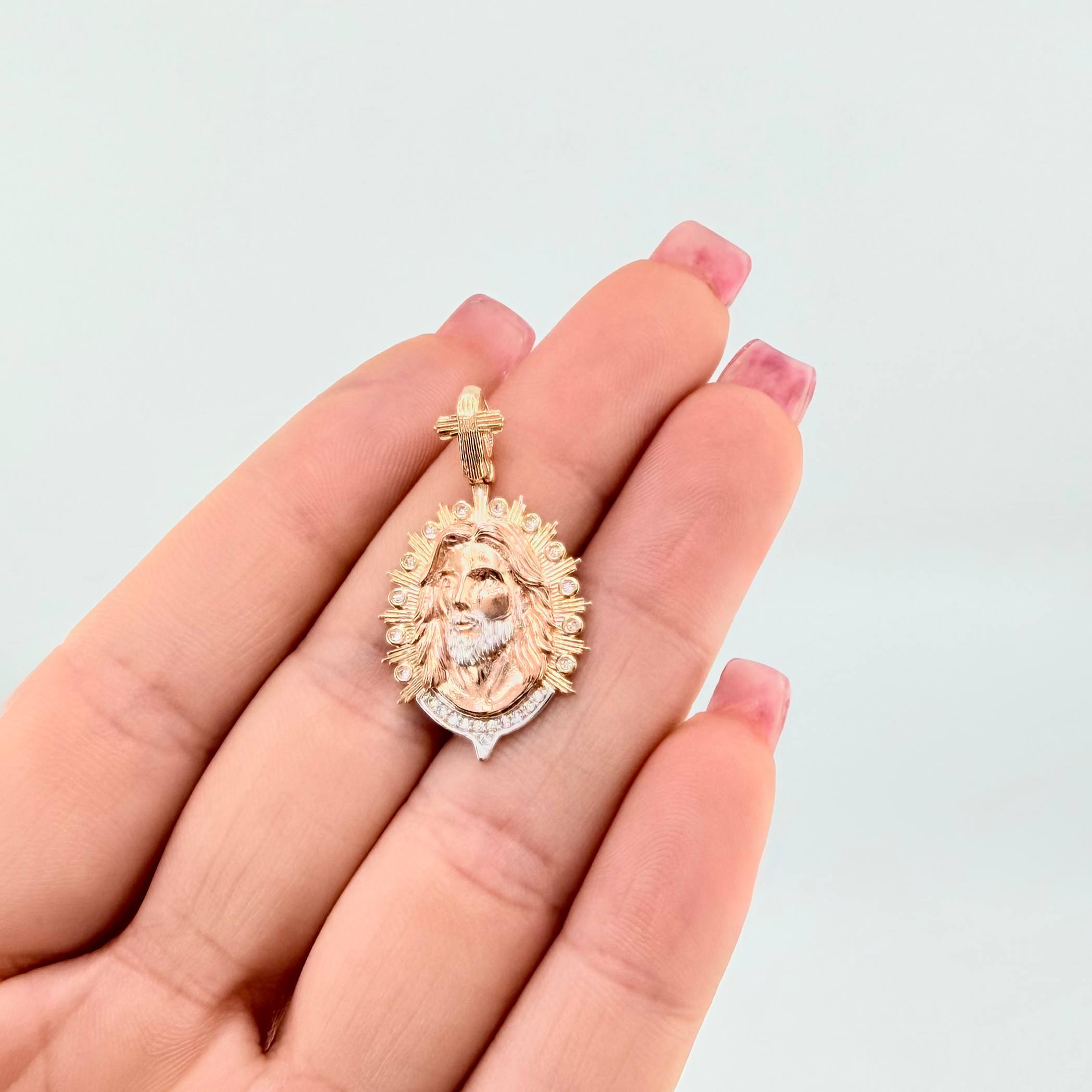 Dije Jesus Aureola Rayada 4.2gr / 2.5cm / Tres Oros 18K *