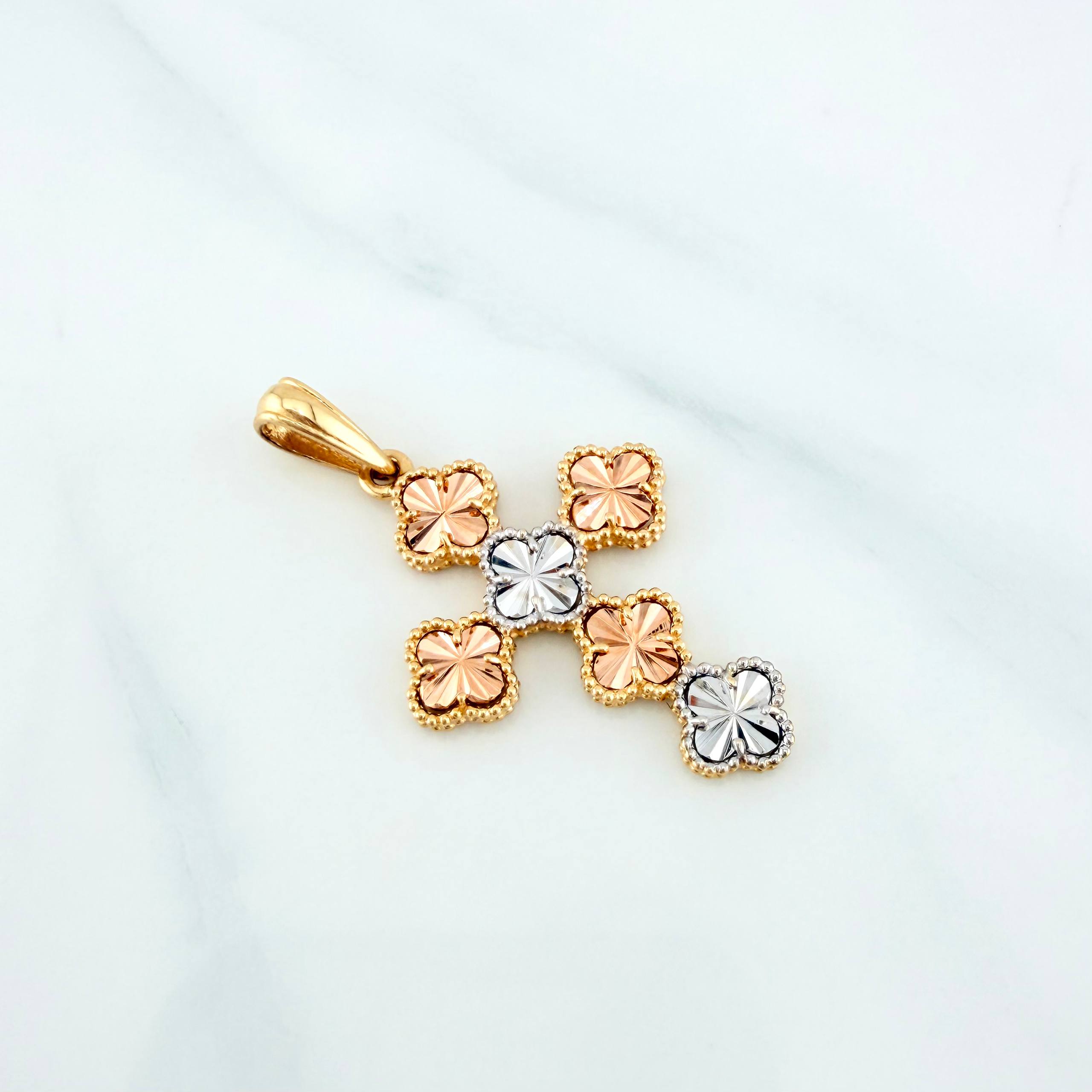 Dije Cruz Trebol 4.5 g / 4.1 cm Tres Oros 18K