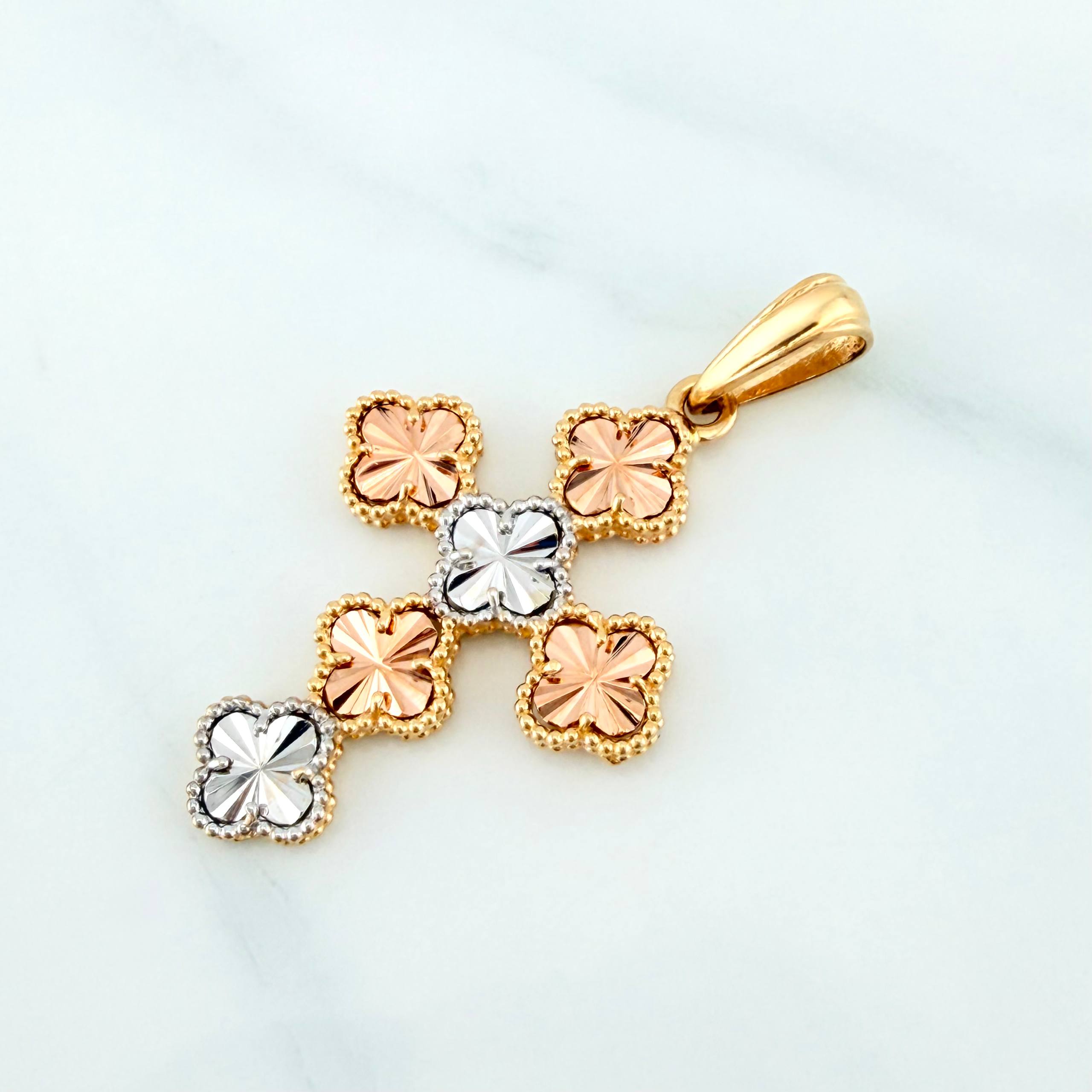 Dije Cruz Trebol 4.5 g / 4.1 cm Tres Oros 18K