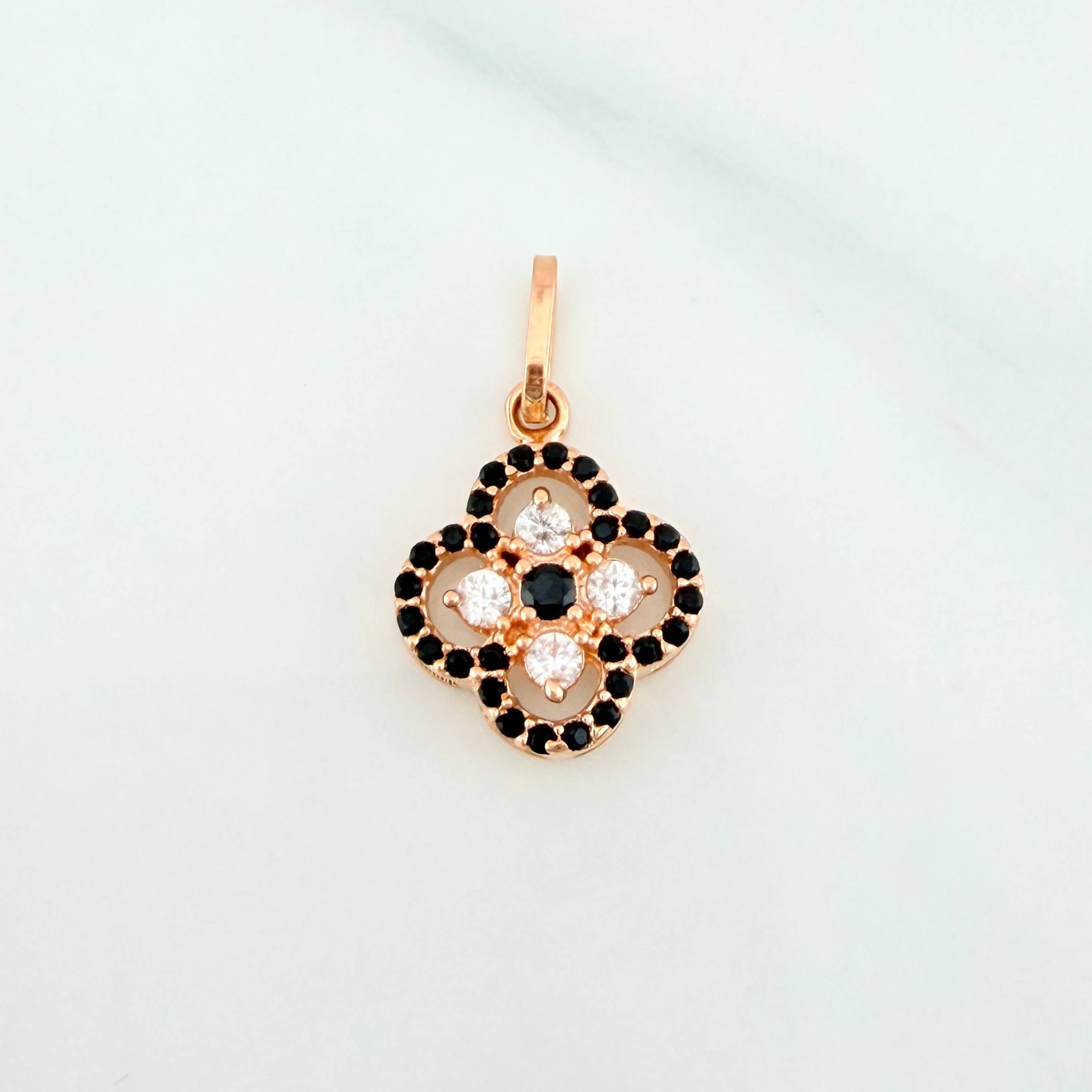 Dije Trebol Doble 1.55 g / 2 cm Oro Rosa 18K