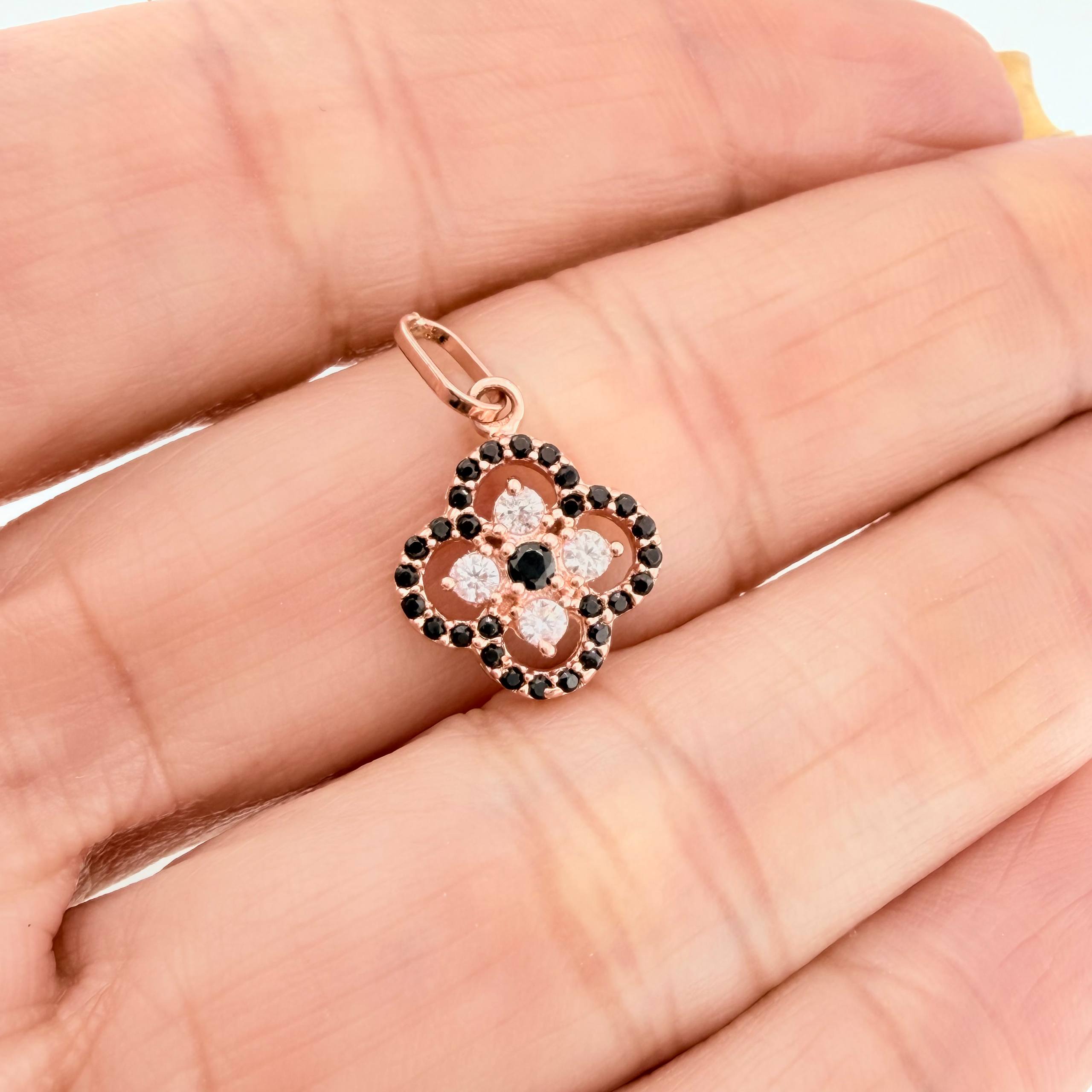 Dije Trebol Doble 1.55 g / 2 cm Oro Rosa 18K