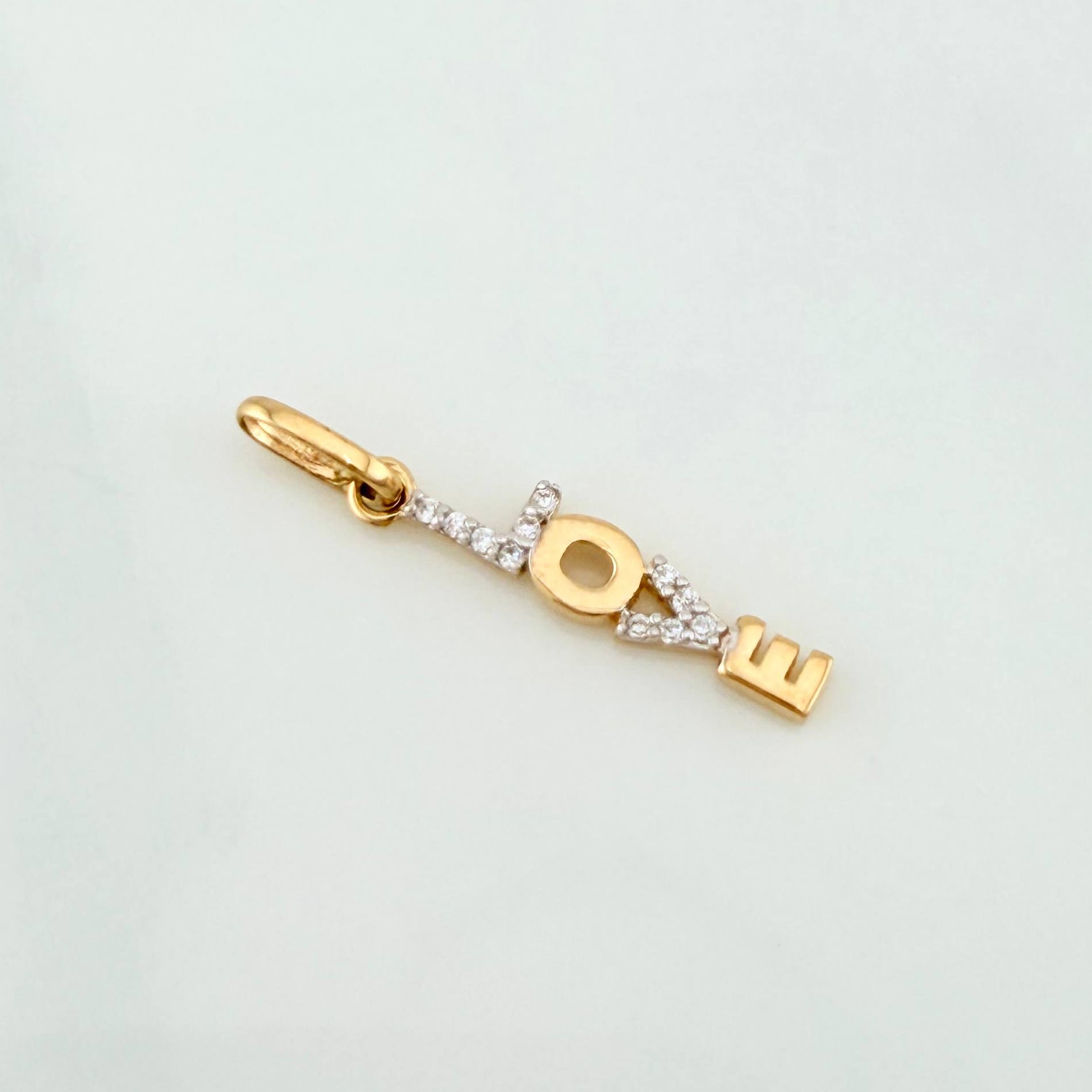 Dije Love 0.75 g / 2.4 cm Dos Oros Amarillo Blanco 18K