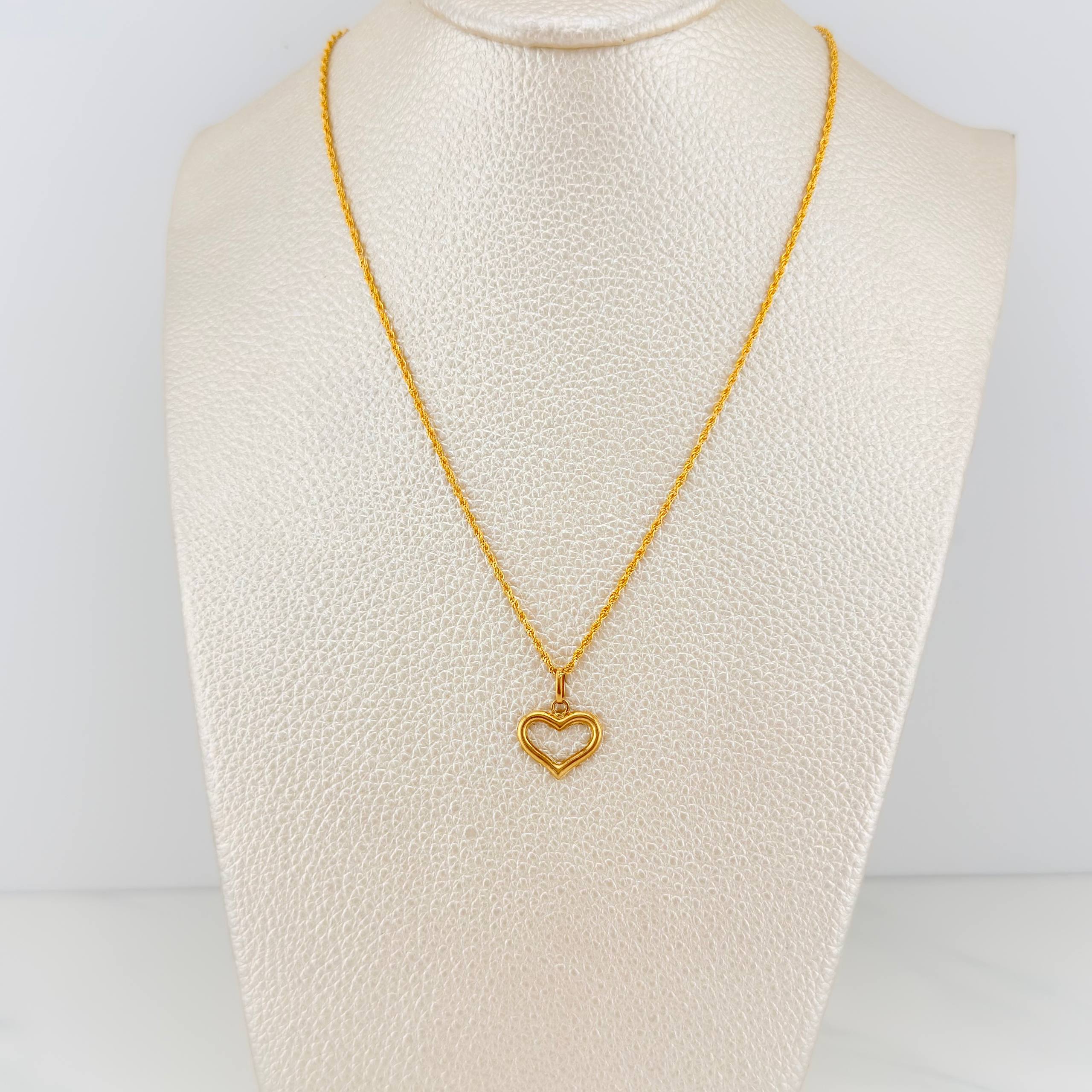 Set Cadena Lazo + Dije Silueta Corazon / 1,45 gr / 50 cm Oro Amarillo 18K
