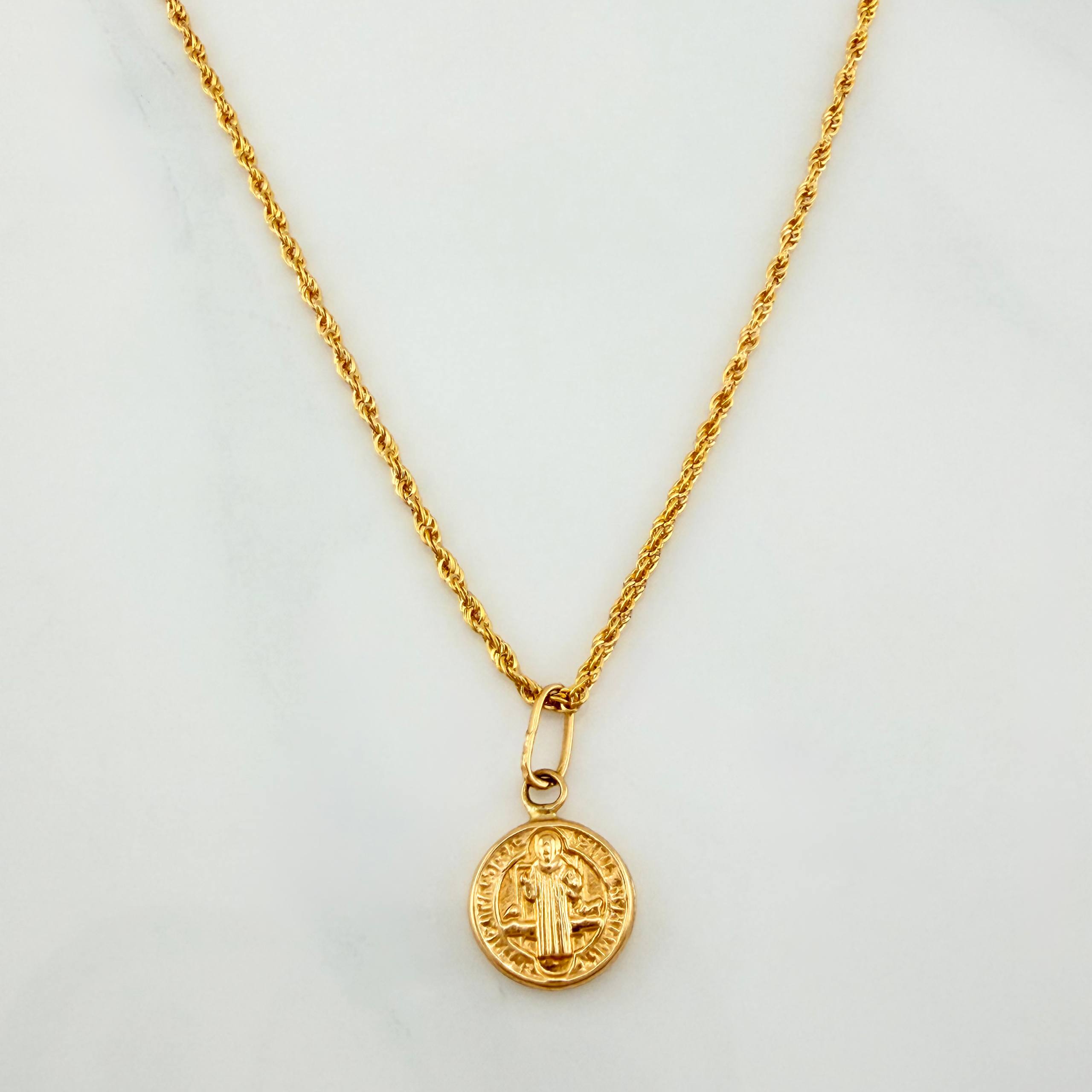 Set Cadena Lazo + Dije San Benito / 1,3 gr / 43.5 cm Oro Amarillo 18K