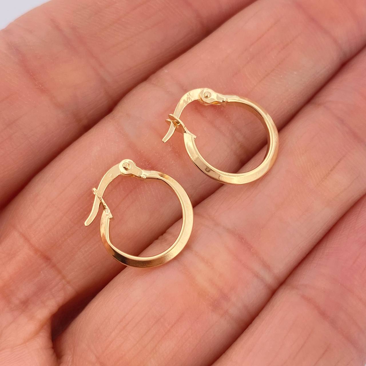 Candongas Clau 0.7gr / 1.5cm / Oro Amarillo 18K &