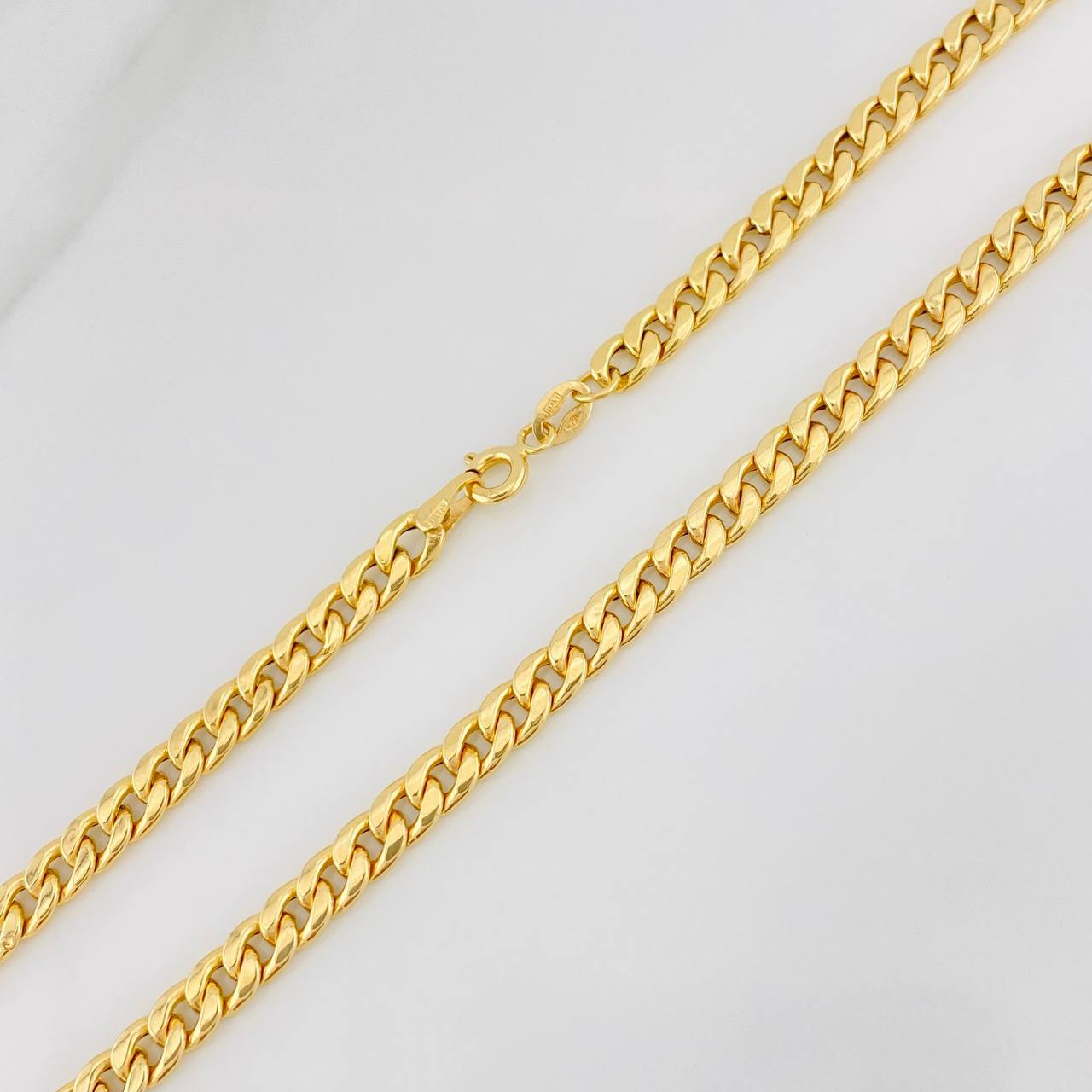 Cadena Cubana 5.1g / 60cm / 4.45mm Oro Amarillo 18K