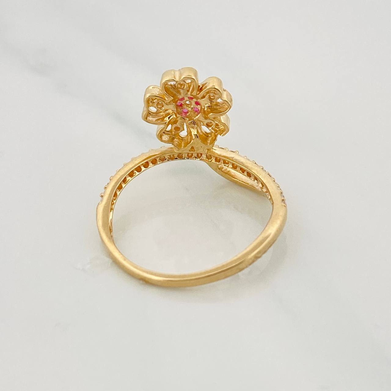 Anillo Flor 2.75g / T7 1/2 Oro Amarillo 18K