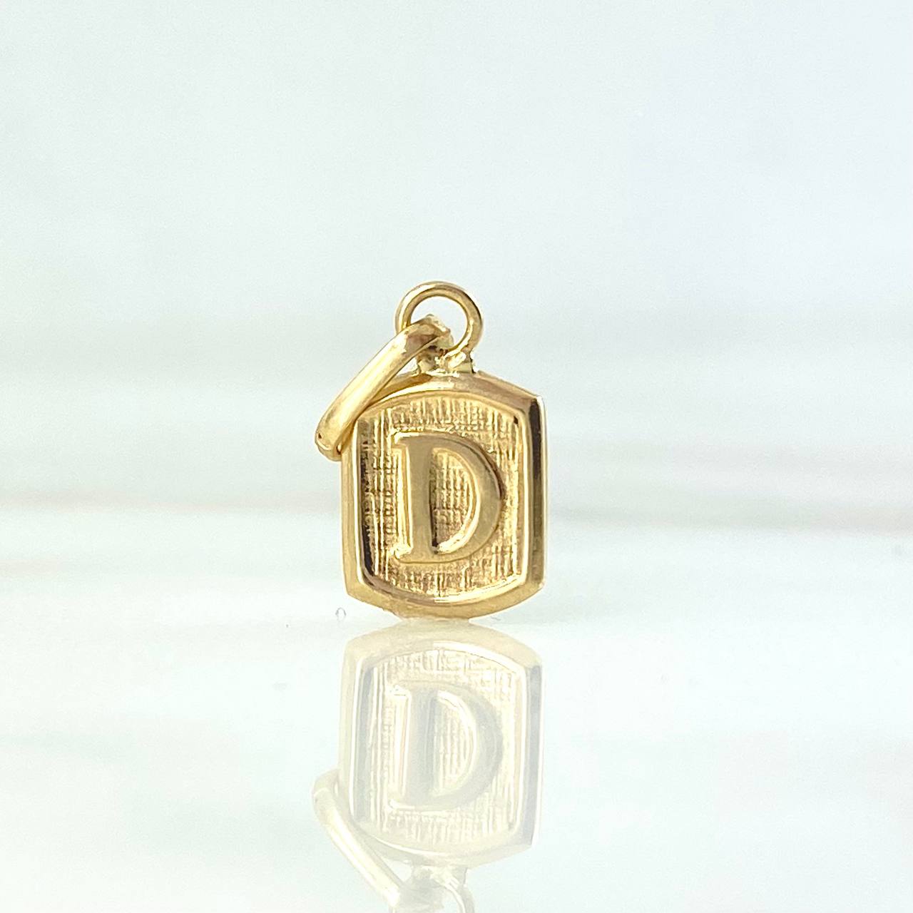 Dije Marco Letra D 0.35gr / 1.5cm Oro Amarillo