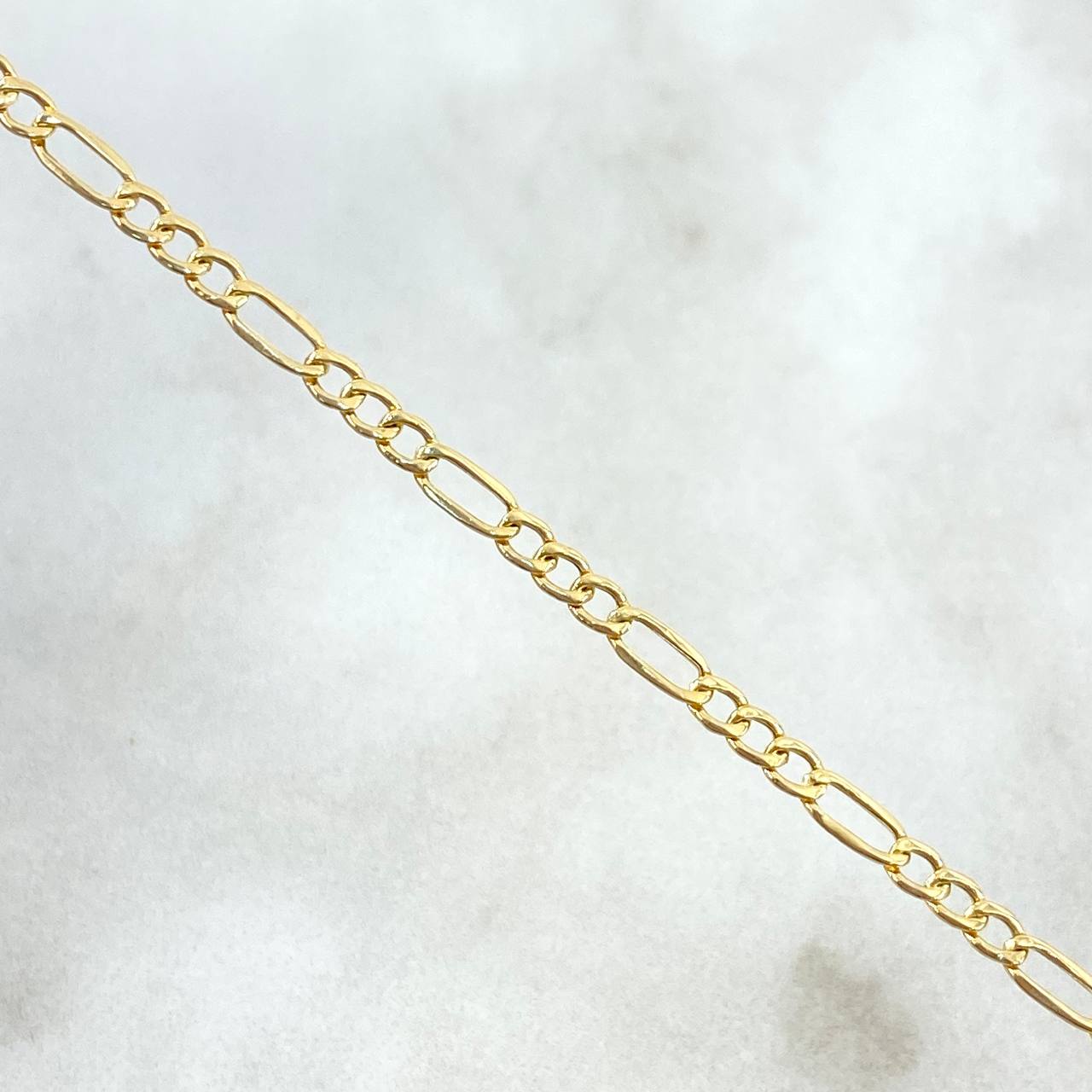 Tobillera Figaro 1.7gr / 23.5cm / 2.4mm Oro Amarillo +1 18K ©
