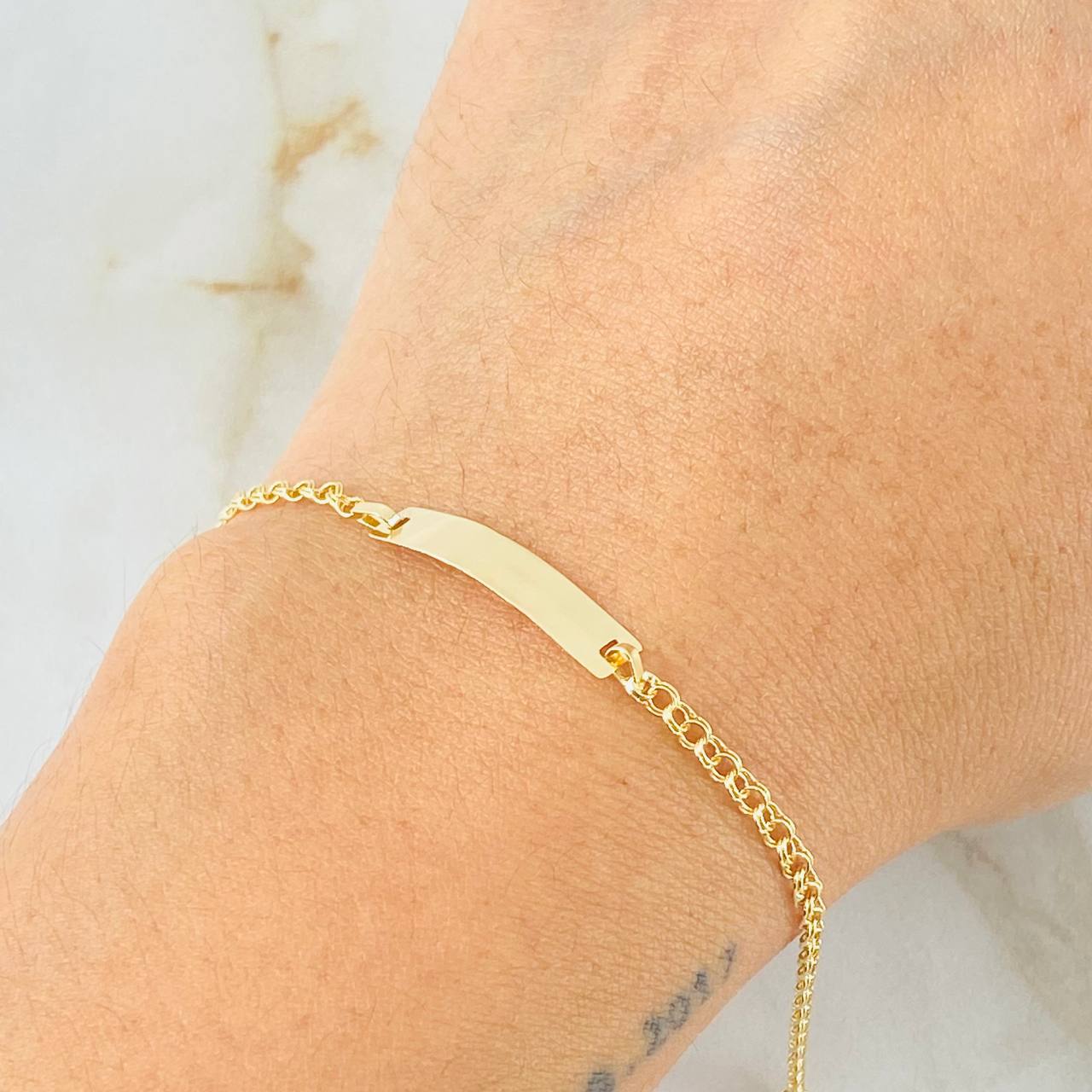 Pulso Bebé Aro Seguido Placa Rectangular 1.2gr / 12.5cm-14cm / Oro Amarillo 18K
