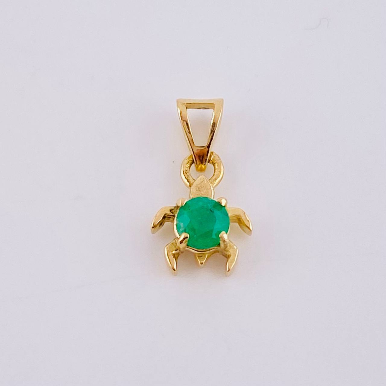 Dije Tortuga 25pts Esmeraldas 0.9gr / 1.4cm / Oro Amarillo 18K *