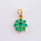 Dije Flor Nevada 50pts Esmeraldas 2.35gr / 2cm / Oro Amarillo 18K *