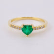Anillo Solitario Corazon 45pts Esmeralda 9pts Diamantes 2.2gr / T6 1/2 / Oro Amarillo 18K ©
