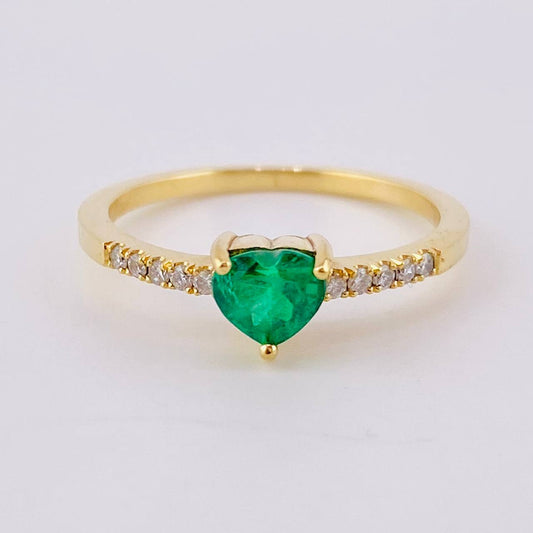Anillo Solitario Corazon 45pts Esmeralda 9pts Diamantes 2.2gr / T6 1/2 / Oro Amarillo 18K ©