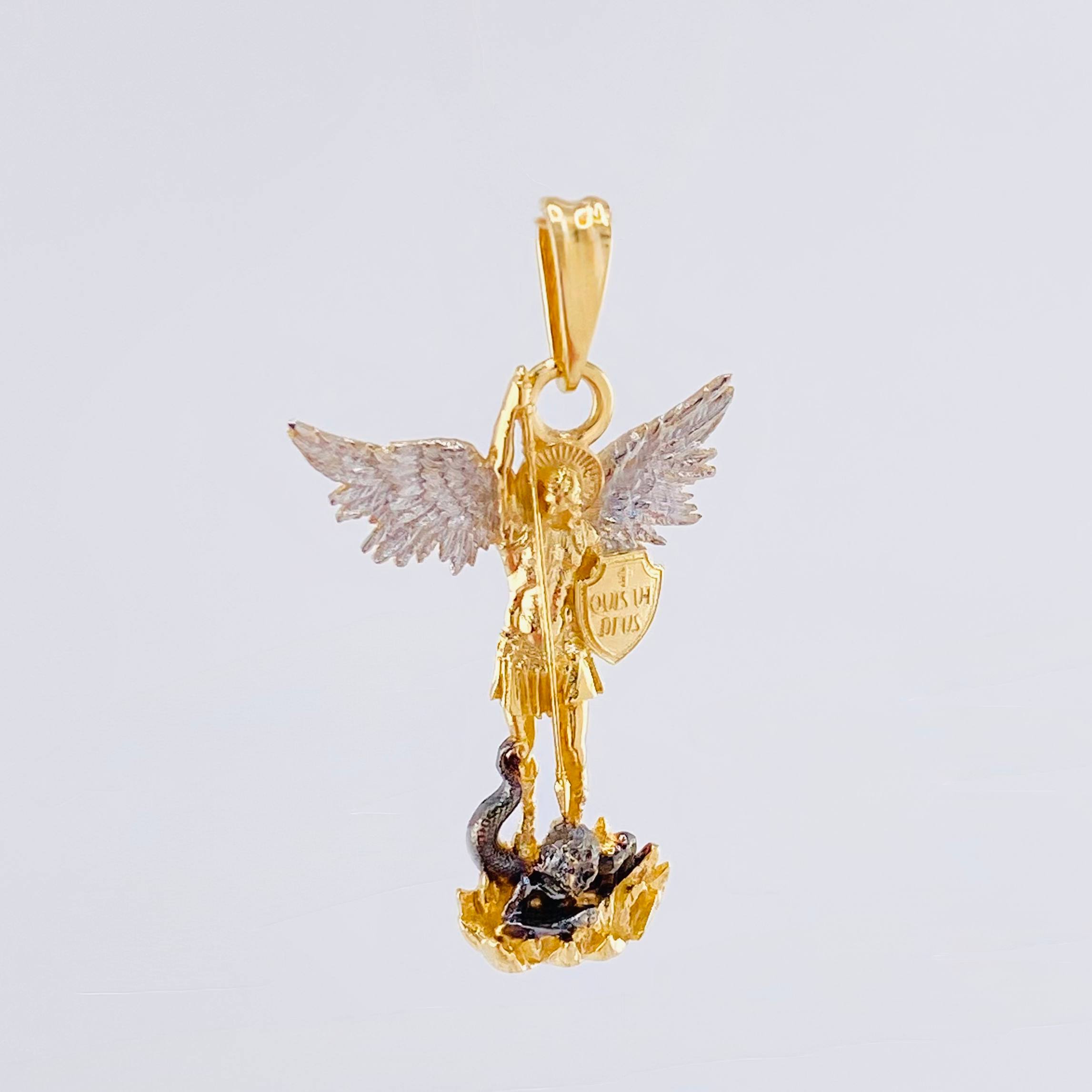 Dije San Miguel Arcangel 3.1gr / 3cm / Dos Oros Amarillo Blanco 18K ©