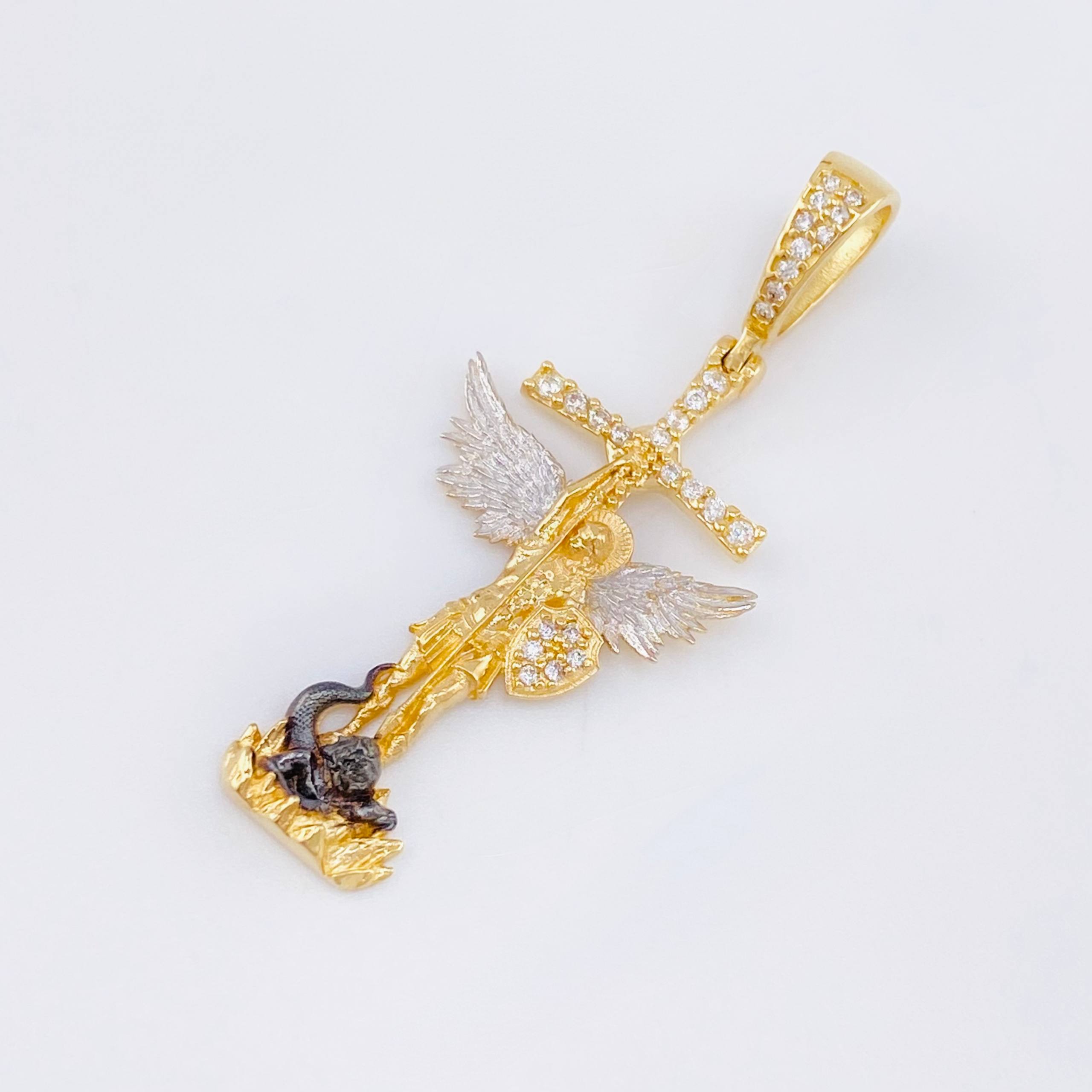 Dije San Miguel Arcangel 3.35gr / 4cm / Dos Oros Amarillo Blanco 18K ©