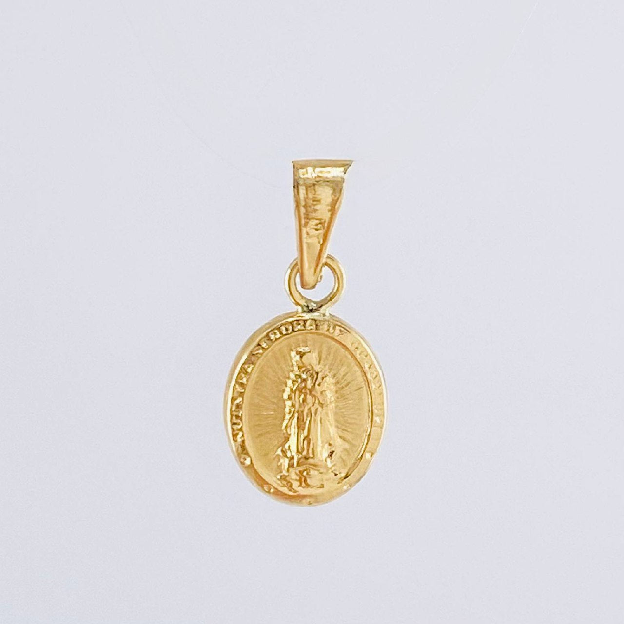 Dije Virgen Guadalupe 0.5gr / 1.6cm / Oro Amarillo 18K ©