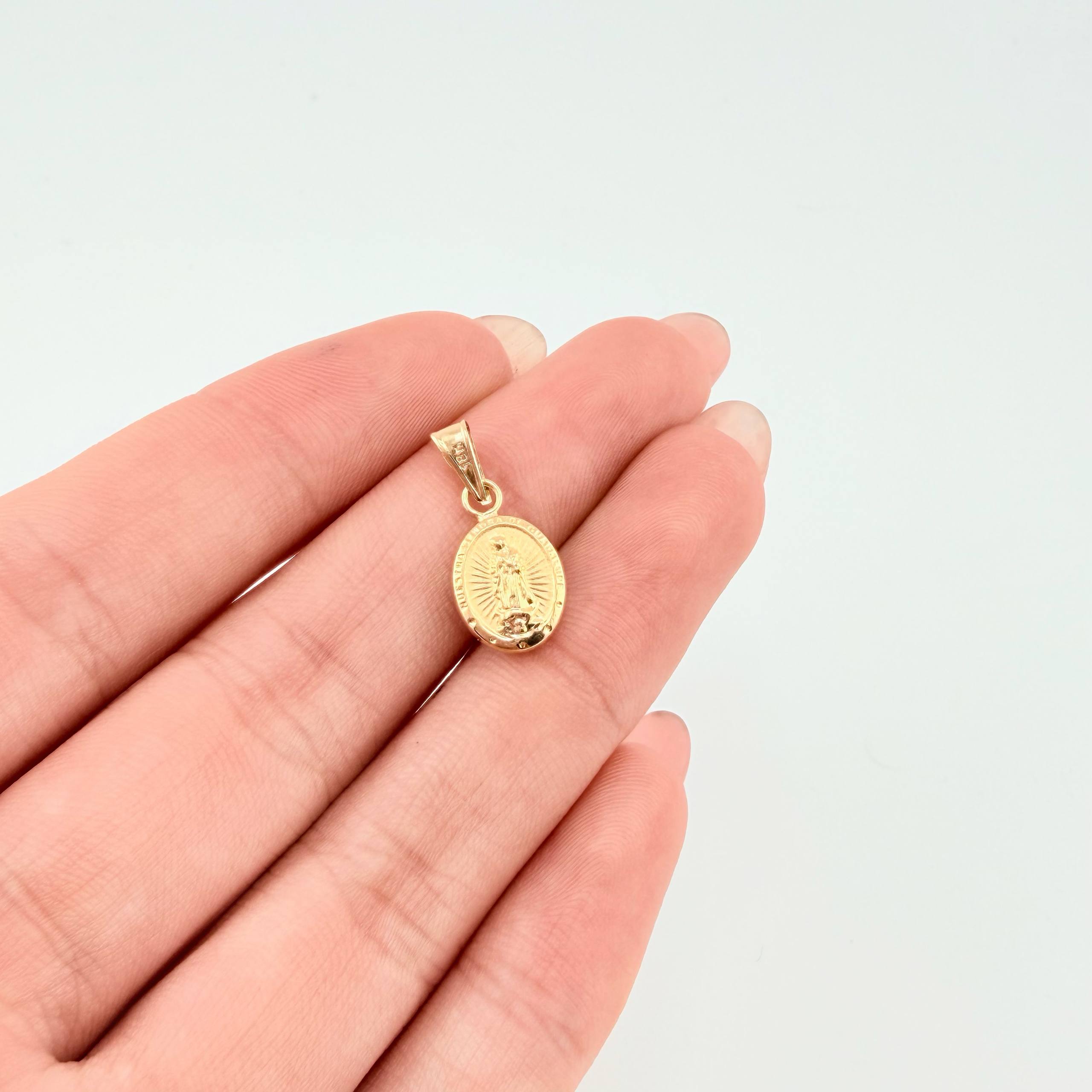 Dije Virgen Guadalupe 0.5gr / 1.6cm / Oro Amarillo 18K ©