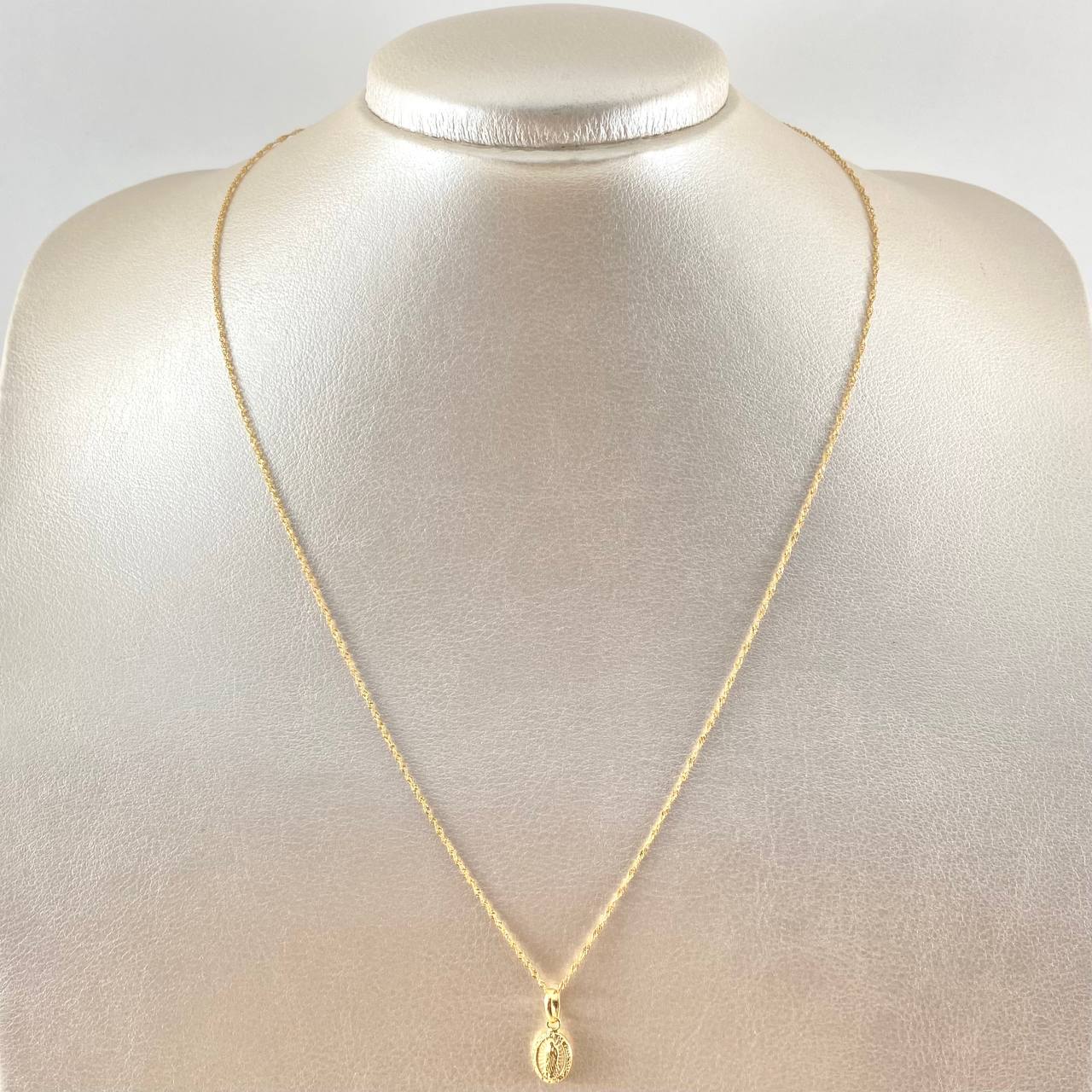 Set Cadena y Dije Singapur + Virgen Guadalupe Lisa 1.3gr / 50cm / Oro 18K (Oferta) -