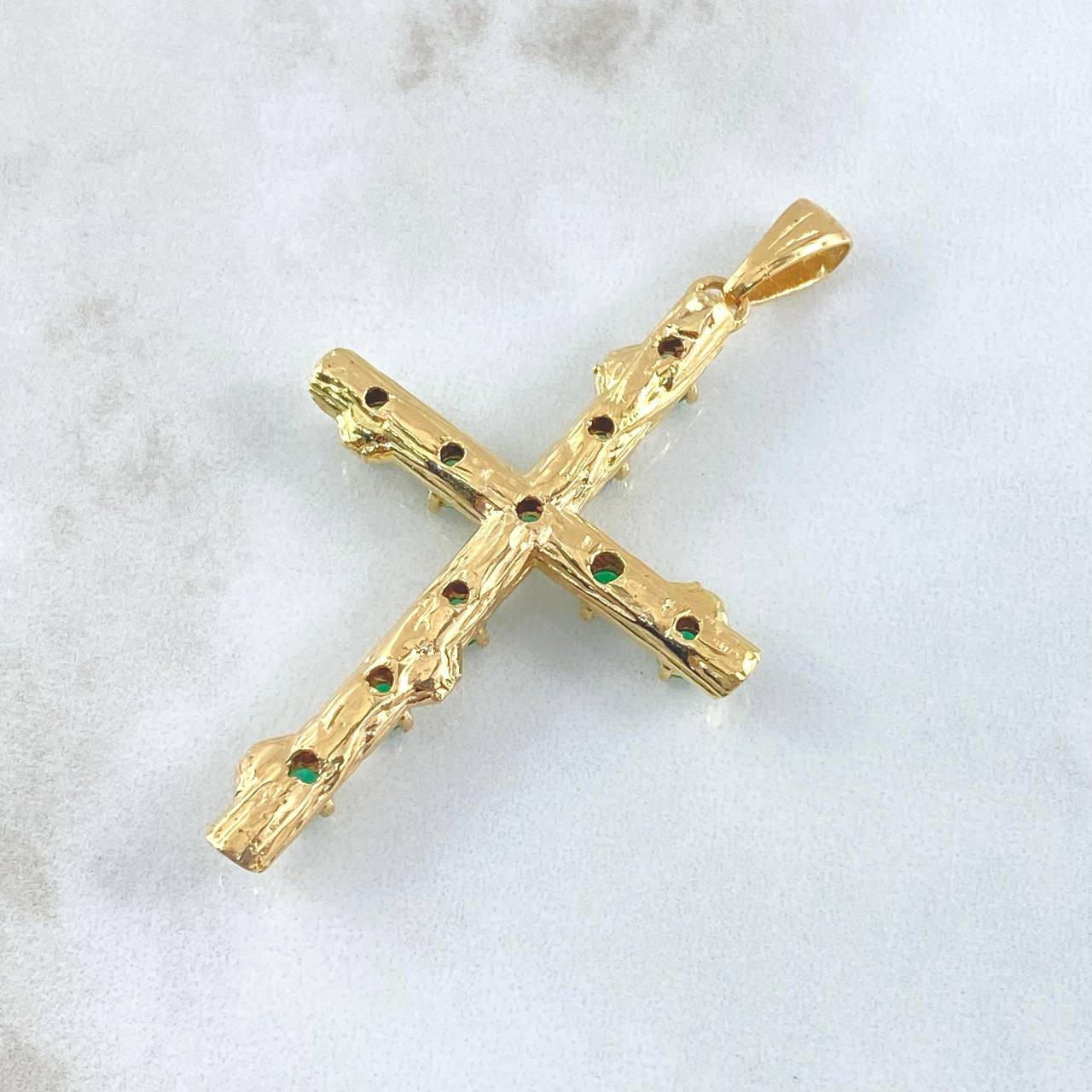 Dije Crúz Tronco 10.55gr / 6.3cm / Esmeraldas 3.3 Qts Oro Amarillo 18K (Joya) *