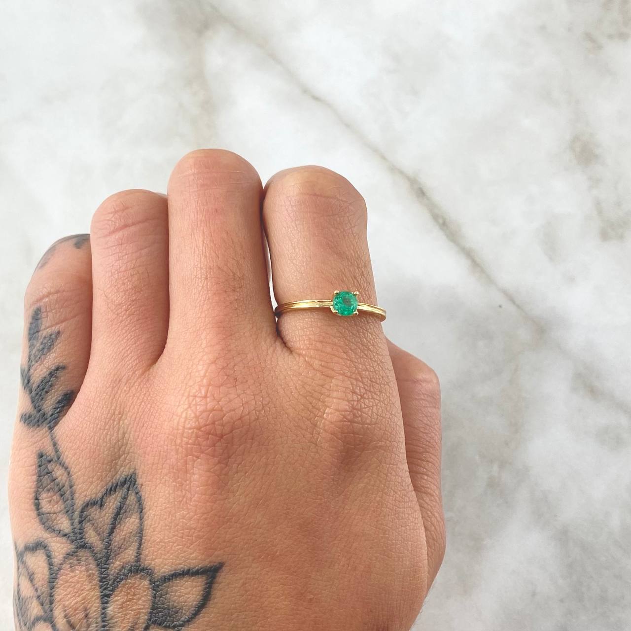 Anillo Solitario Puente 1.5gr / T6 3/4 / Esmeralda 25pts Oro Amarillo 18K (Joya) ©