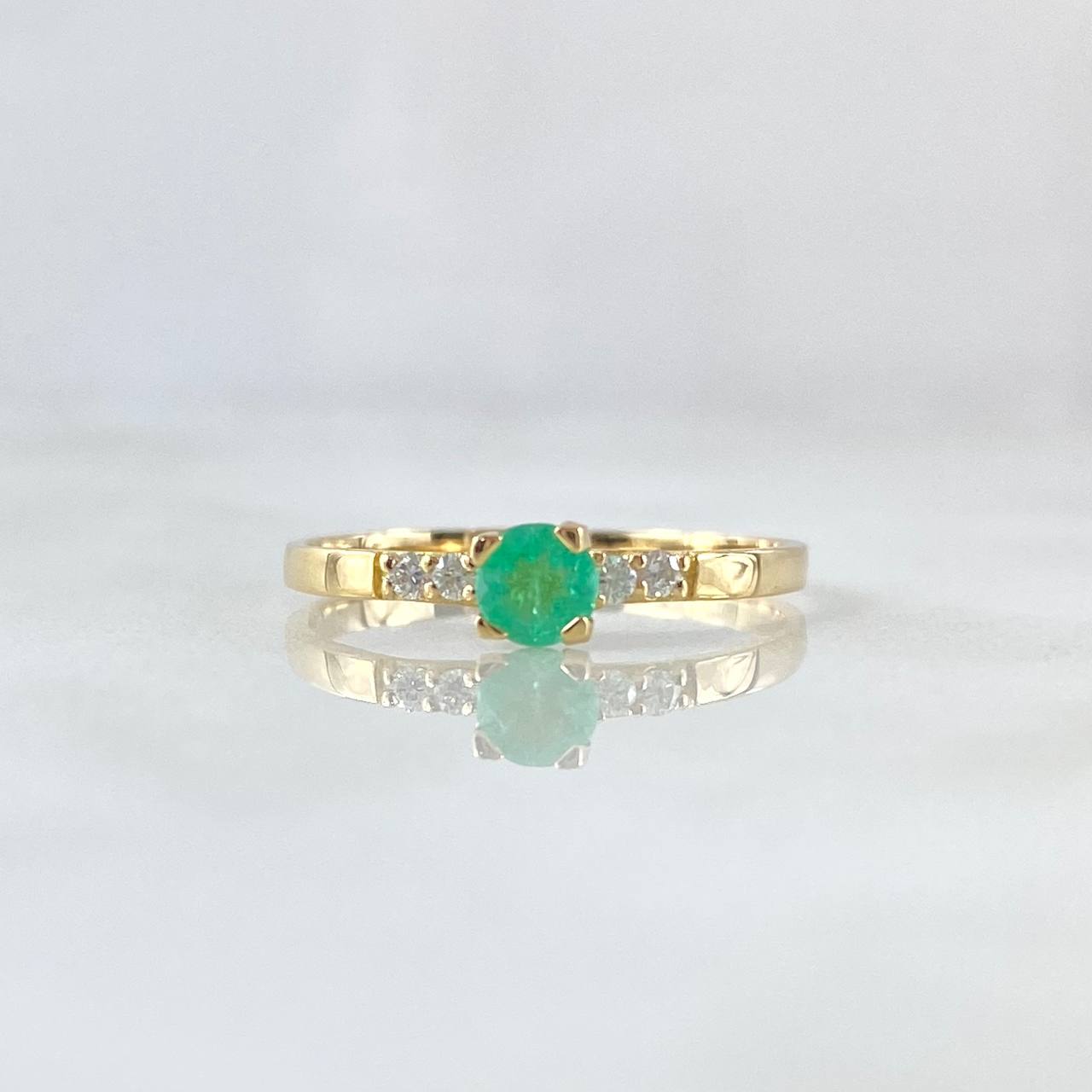 Anillo Solitario Cero Minimal 1.2gr / T6 1/2 / Esmeralda 23pts Diamantes 5pts Oro Amarillo 18K (Joya) ©
