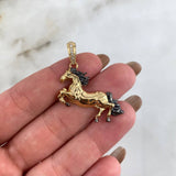 Dije Caballo 4.55gr / 3.8cm / Circones Blancos Oro Amarillo *