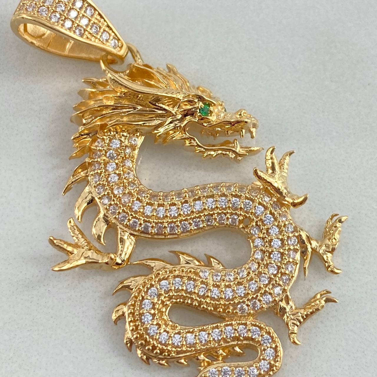 Dije Dragon 8.75gr / 5.2cm / Circones Blancos Verdes Oro Amarillo *