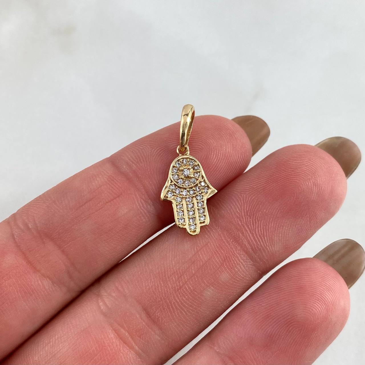 Dije Mano Hamsa 1.15gr / 2cm / Circones Blancos Oro Amarillo *