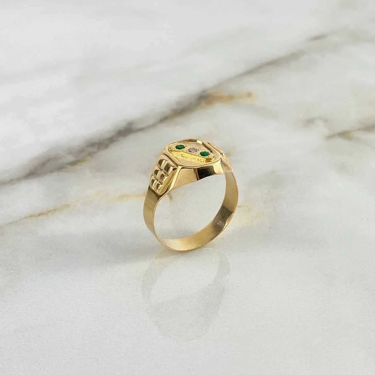 Anillo Sello Trinity 4.05gr / 11 1/4 / Relieve Circón Blanco Verde Oro Amarillo &