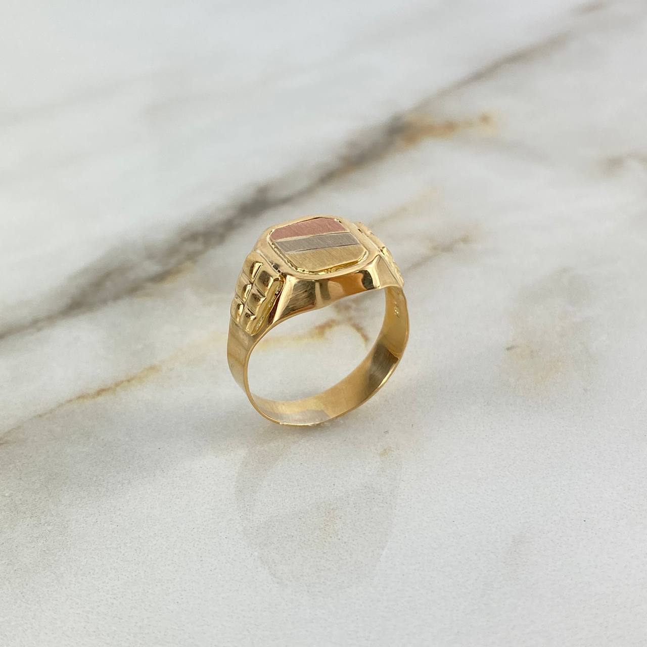 Anillo Sello 4.45gr / T9 1/2 / Cuadrado Tres Oros ©