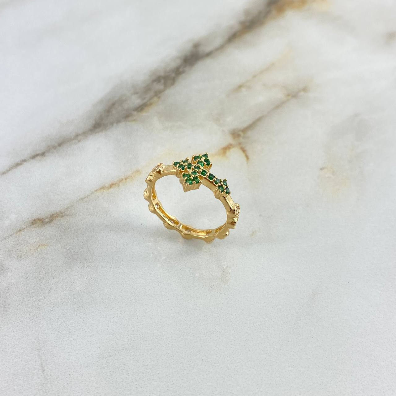 Anillo Cruz Bizantina 2.75gr / T5 3/4 / Circones Blancos-Verdes Oro Amarillo ©