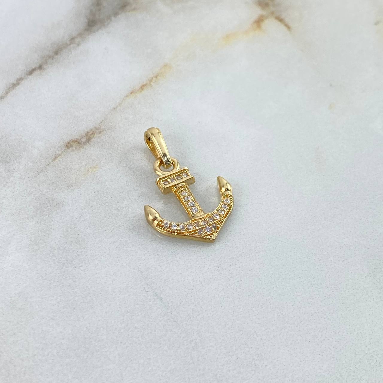 Dije Ancla 1.65gr / 2.4cm / Circones Blancos Oro Amarillo ©