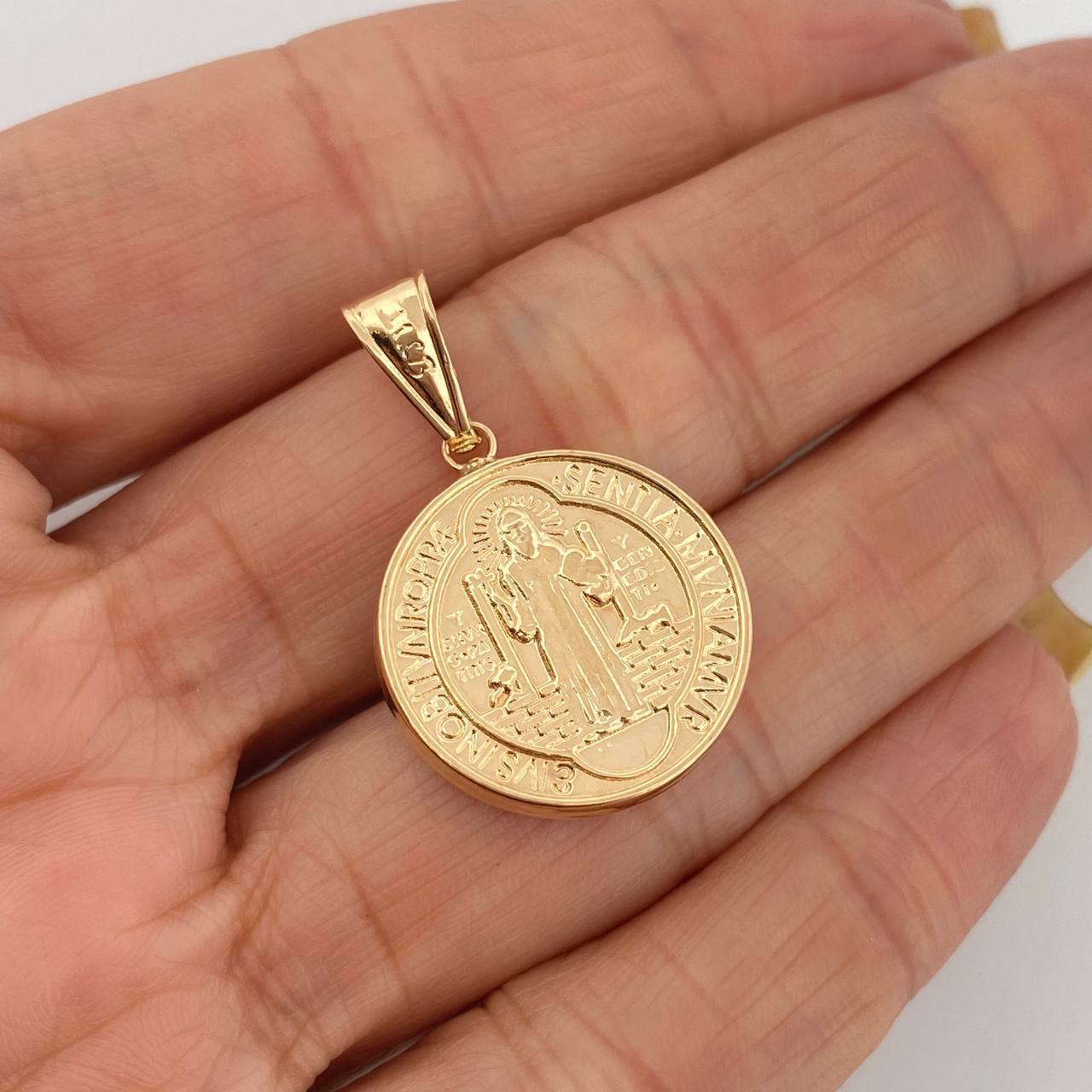 Dije San Benito 2.95 g / 3 cm Oro Amarillo 18K