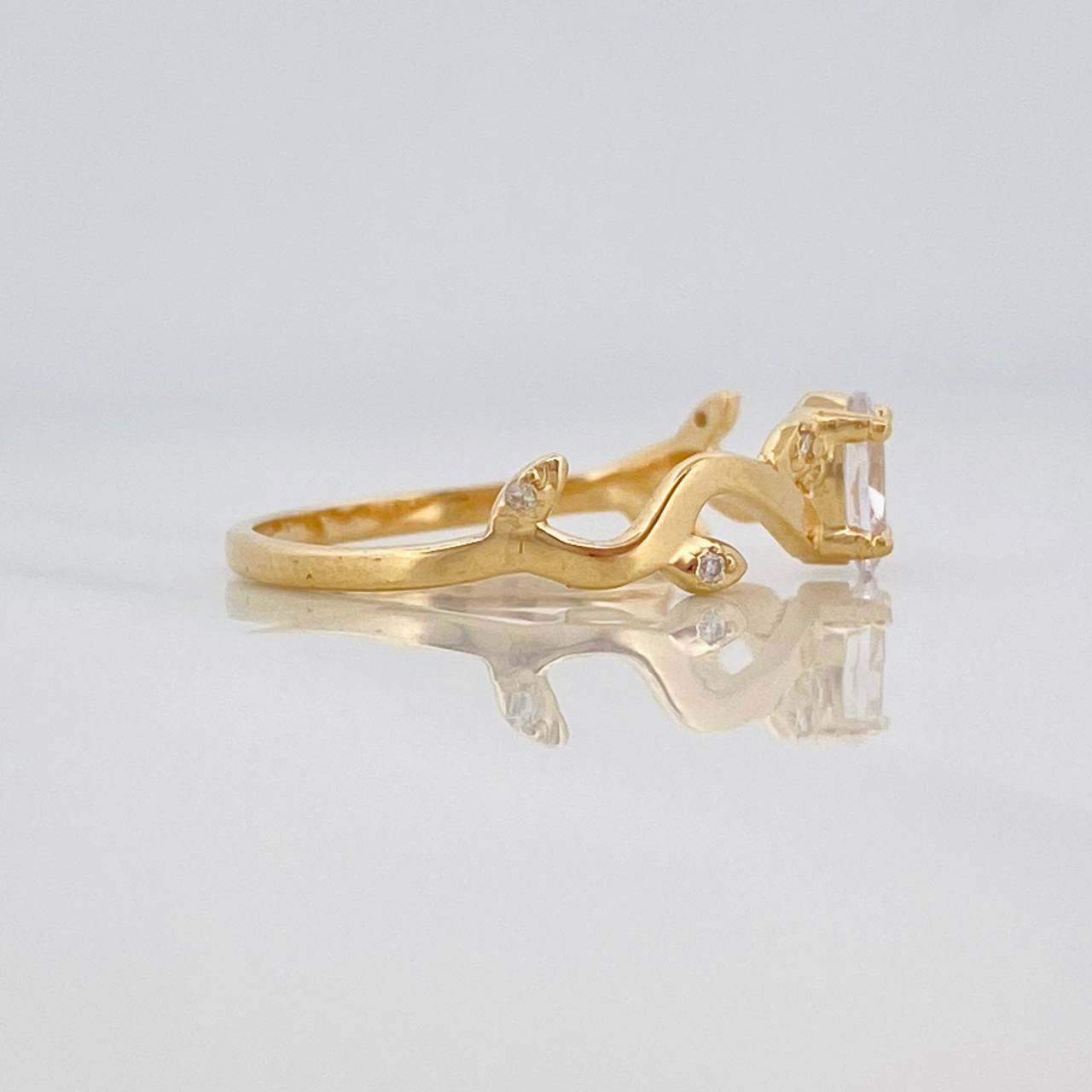 Anillo Solitario Hojas 2.1g / T7 Oro Amarillo 18K