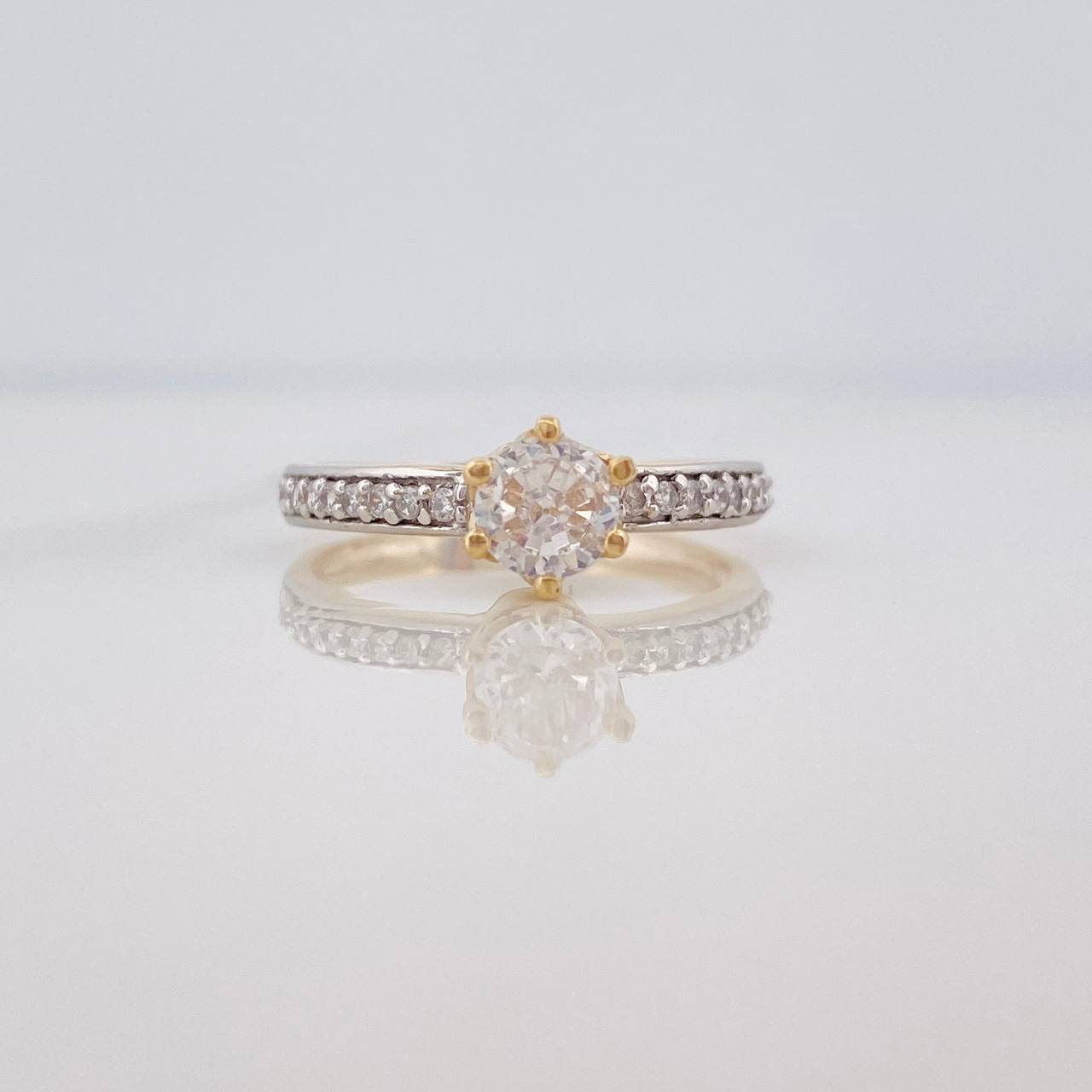 Anillo Solitario Churumbela 2.75g / T6 1/4 Dos Oros Amarillo Blanco 18K