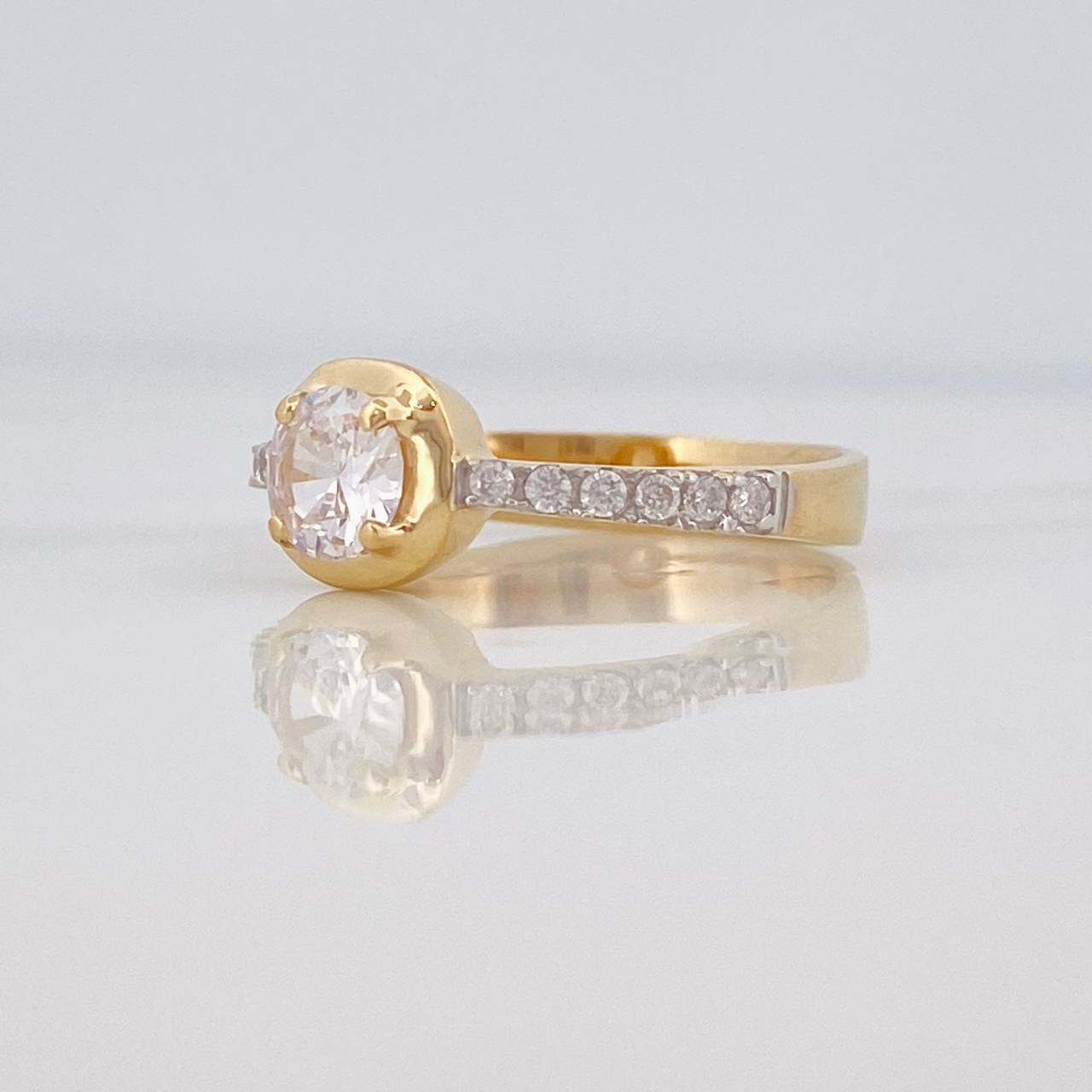 Anillo Halo Cuadrado 3.5g / T7 1/4 Dos Oros Amarillo Blanco 18K