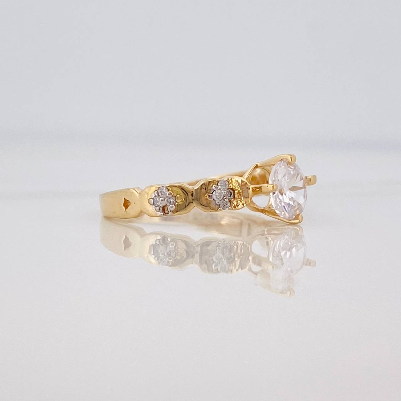 Anillo Solitario 2.5g / T5 3/4 Oro Amarillo 18K