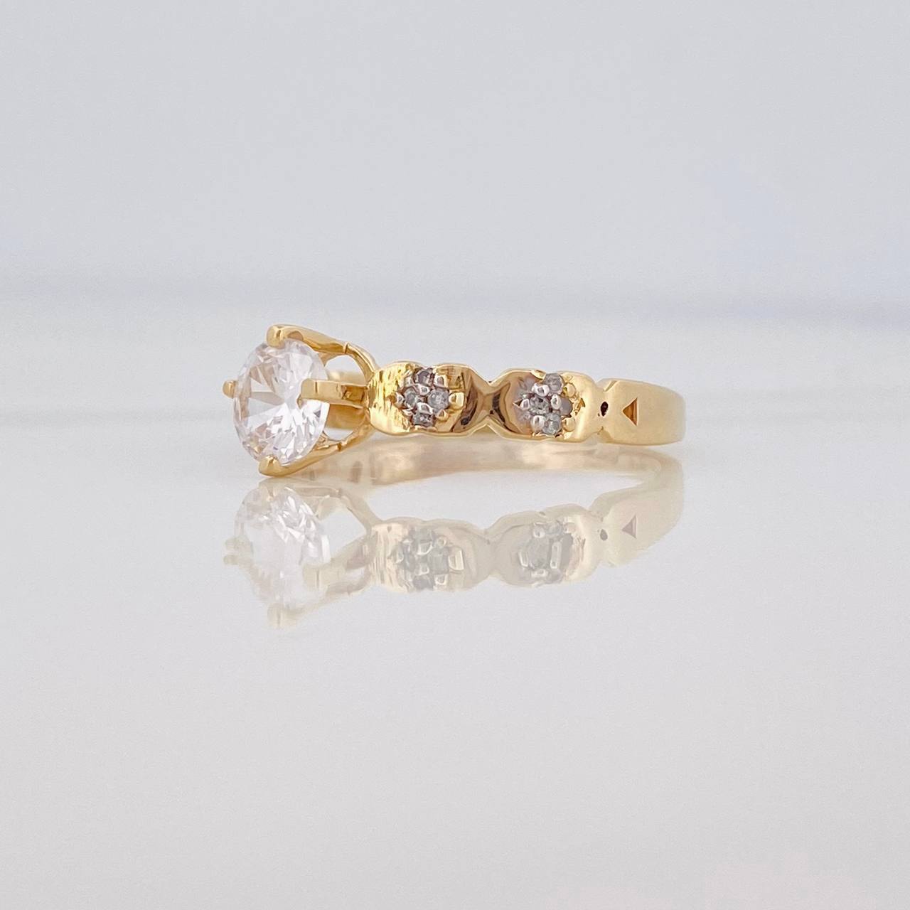 Anillo Solitario 2.5g / T5 3/4 Oro Amarillo 18K