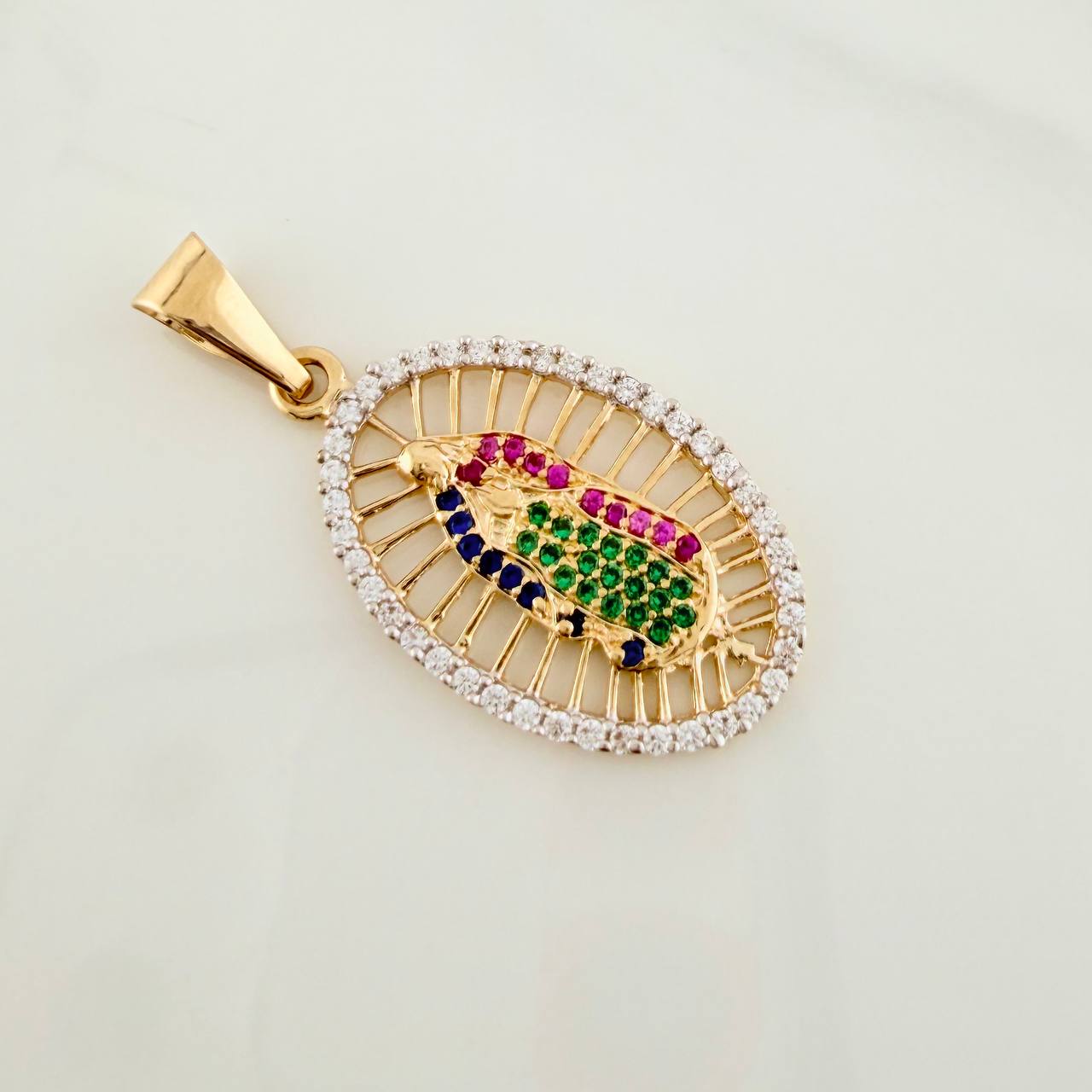 Dije Virgen Guadalupe 2.85gr / 3.6cm / Dos Oros Amarillo Blanco 18K &