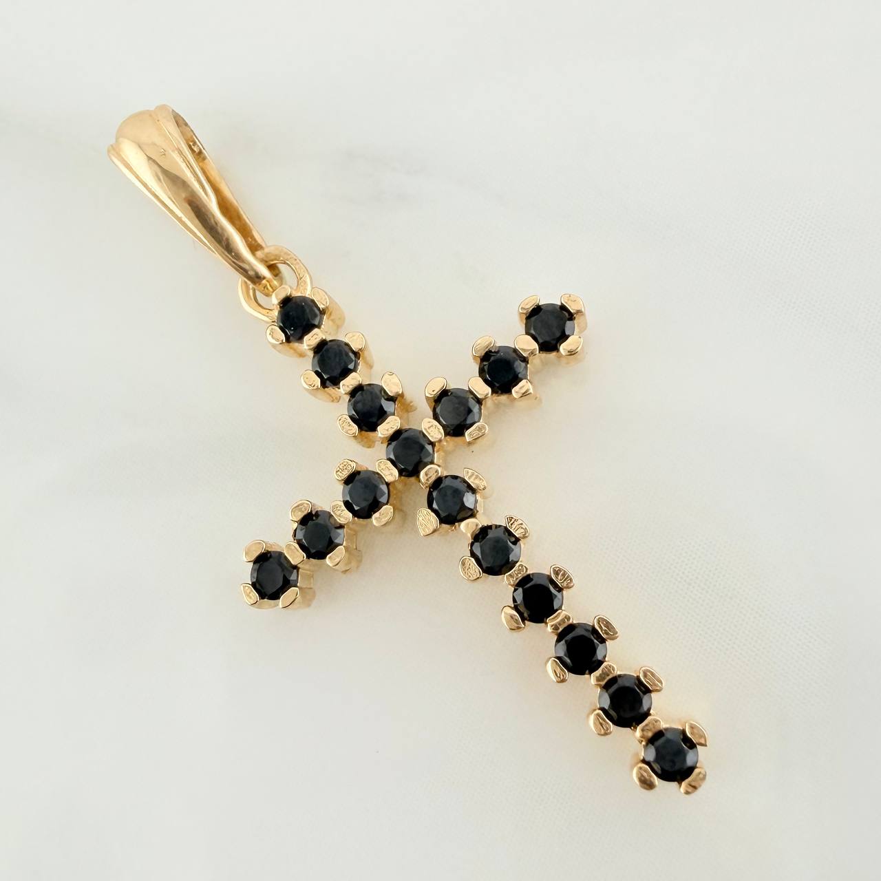 Dije Cruz  1.95gr / 3.1cm / Oro Amarillo 18K &