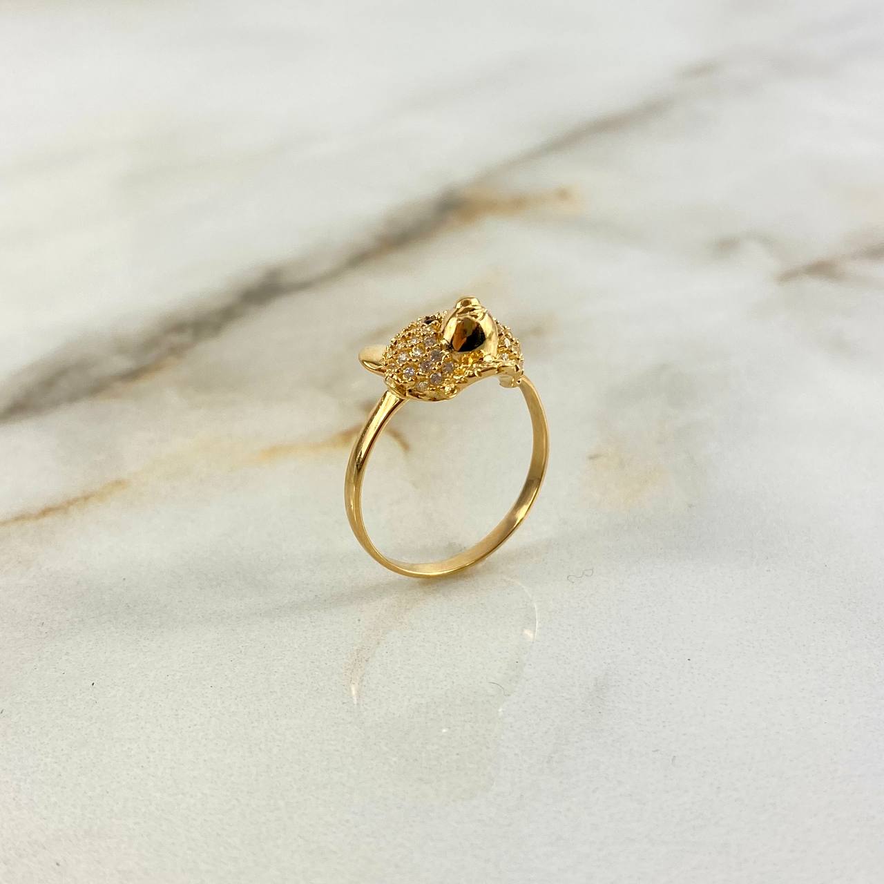 Anillo Oso 2.45gr / T7 1/4 / Circones Blancos-Negros Oro Amarillo