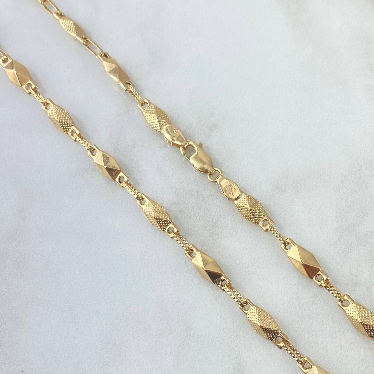 Cadena Rustica Ojiva Triangular 9.7gr / 60cm / 4.7mm Diamantada Oro Amarillo 18K