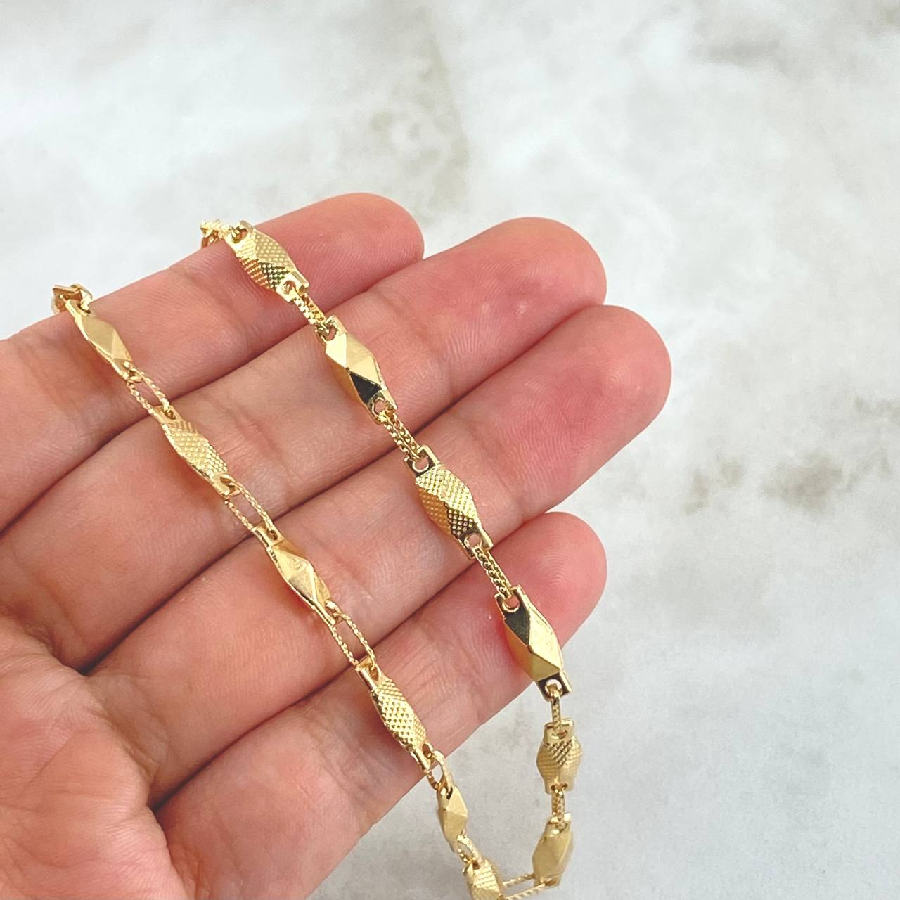 Cadena Rustica Ojiva Triangular 9.7gr / 60cm / 4.7mm Diamantada Oro Amarillo 18K
