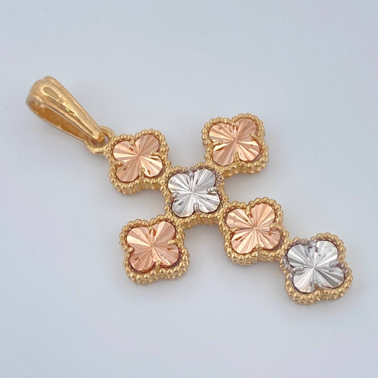 Dije Cruz Trebol 4.4gr / 4.2cm-Tres Oros 18K &