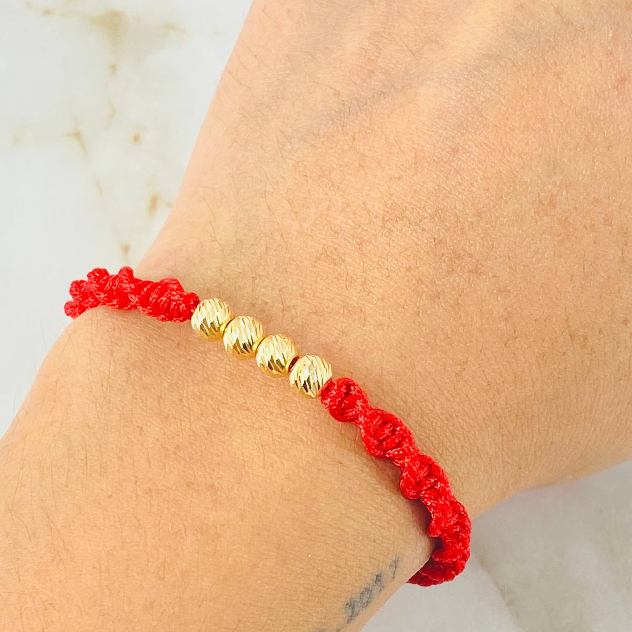Pulsera Roja Bolas 0.75gr / Oro Amarillo 18K (A.C)