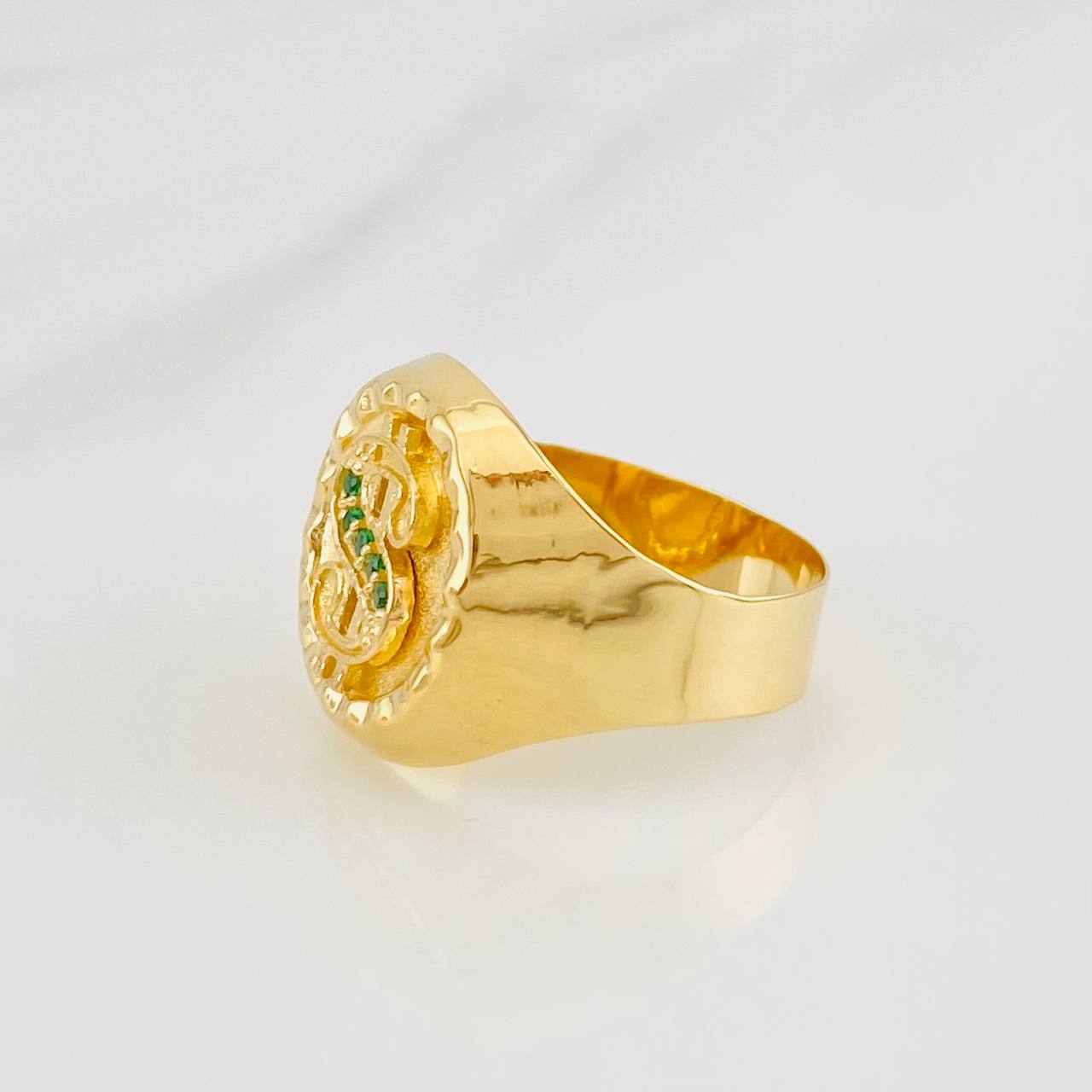 Anillo Sello Bordeado Signo Peso 3.75g / T9 Oro Amarillo 18K