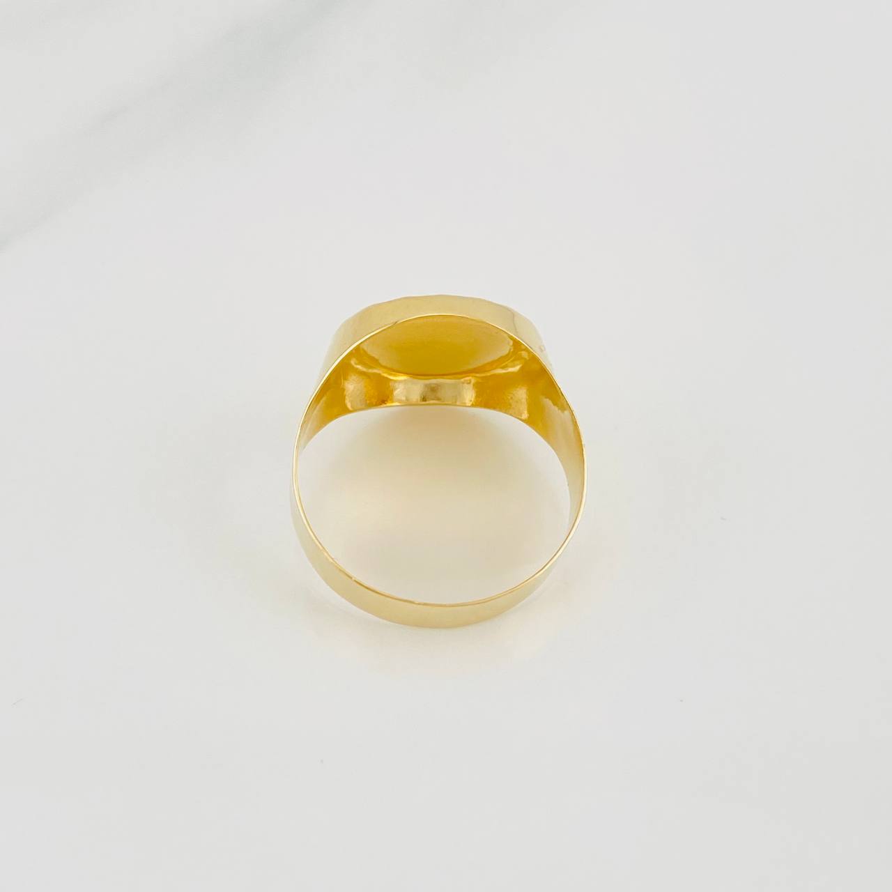 Anillo Sello Bordeado Signo Peso 3.75g / T9 Oro Amarillo 18K