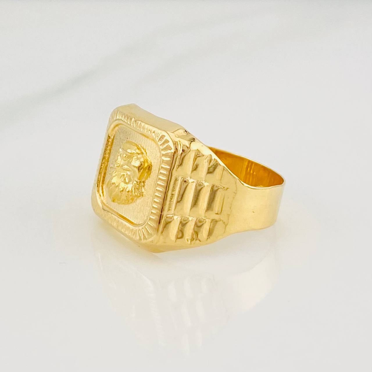Anillo Sello Bordeado Aguila 3.75g / T10 1/4 Oro Amarillo 18K