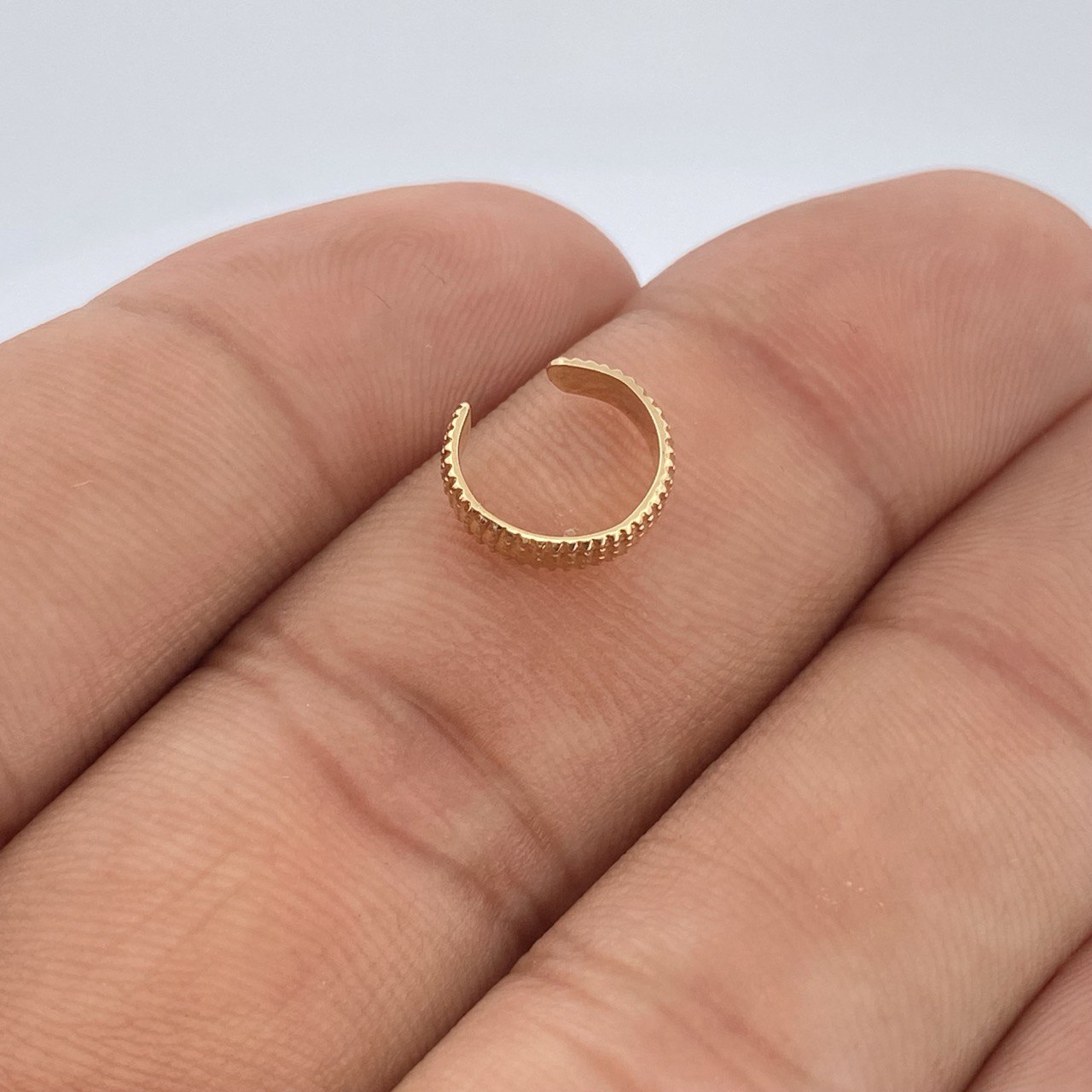 Piercing Earcuff Simulador 0.65gr / 1cm / Oro Amarillo 18K $